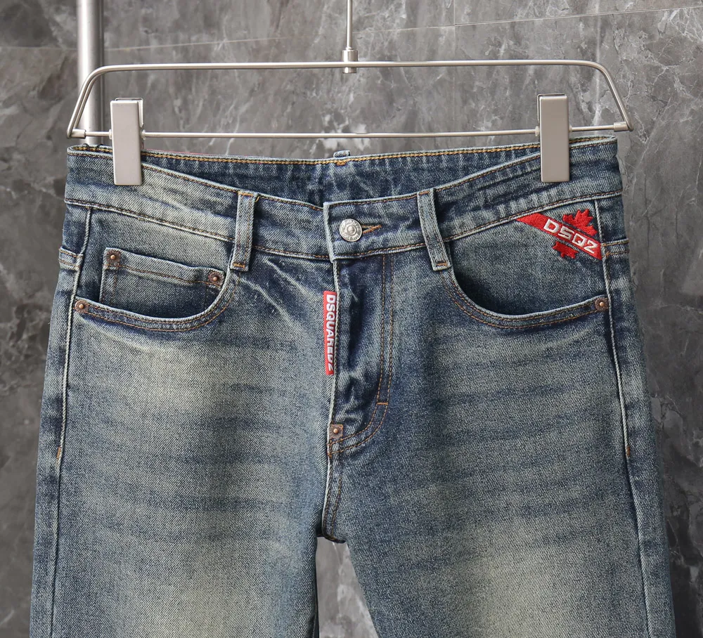 P240 Second Power 2025 Autumn and Winter European Counter New Style Super A Purchasing Level Overseas Trading Company Order Source, Top Original High-end Men's Customized Fashion Slim Small Straight Jeans 2818 Color: Heavy craftsmanship, fried sand and water, picture color Size: 29-40 Fabric: Denim washed jeans! Luxurious experience. Customer-supplied trade channel. The simple and charming classic trousers are made of customer-supplied denim. The texture is thick, comfortable and breathable. The cutting of high-quality craftsmanship is top-notch, and the overall design is very exquisite. The cuffing design on the inside and outside is perfect, and the use of poly-strand mechanical needle edge banding technology highlights the brand's luxurious inner charm. The brand logo is full and thick, and the chiseled buttons are thick and rigorous, bringing a new fashion taste to this ordinary trousers!  Excipients: Complete with three standards