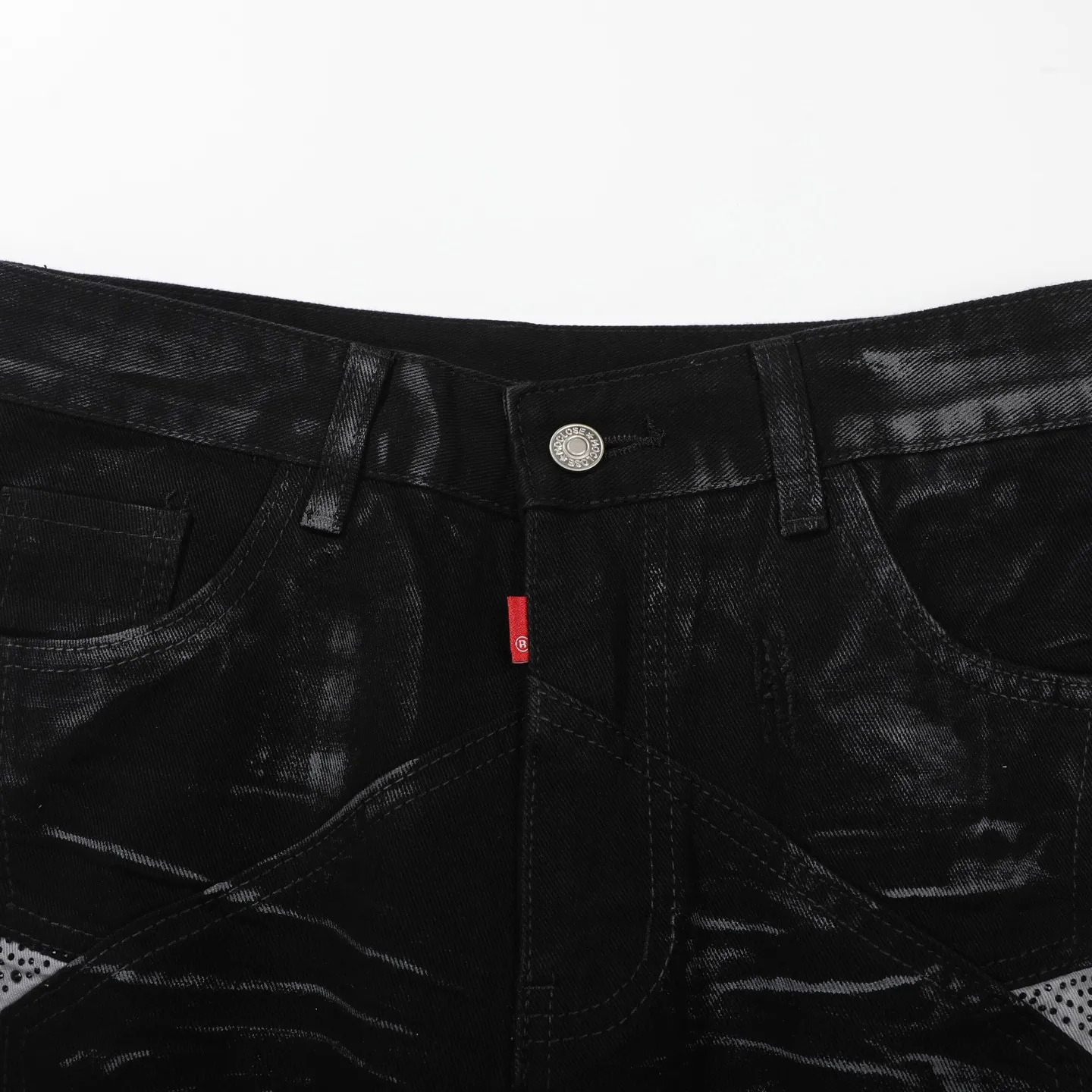 P240 DSQUARED 2 SS25 Nicholas Tse's same five-pointed star rhinestone wash mid-rise straight jeans for men and women. Top ceiling quality. Styles with different wash textures, very friendly to people with thin legs and thick legs. The straight and slim version is very flattering to the leg shape. Moderate length that never goes out of style, easy to match with casually, basic styling for various styles, a must-have in the wardrobe! The fabric is stiff but also makes the upper body soft without losing texture. The washing process is even more perfect. It is a must-have item for everyone! ! ! Washed wheat, hang tag, pants label, three labels complete Color: black Size: 28-36