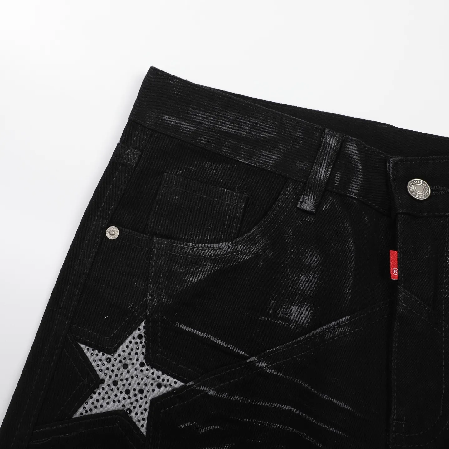 P240 DSQUARED 2 SS25 Nicholas Tse's same five-pointed star rhinestone wash mid-rise straight jeans for men and women. Top ceiling quality. Styles with different wash textures, very friendly to people with thin legs and thick legs. The straight and slim version is very flattering to the leg shape. Moderate length that never goes out of style, easy to match with casually, basic styling for various styles, a must-have in the wardrobe! The fabric is stiff but also makes the upper body soft without losing texture. The washing process is even more perfect. It is a must-have item for everyone! ! ! Washed wheat, hang tag, pants label, three labels complete Color: black Size: 28-36