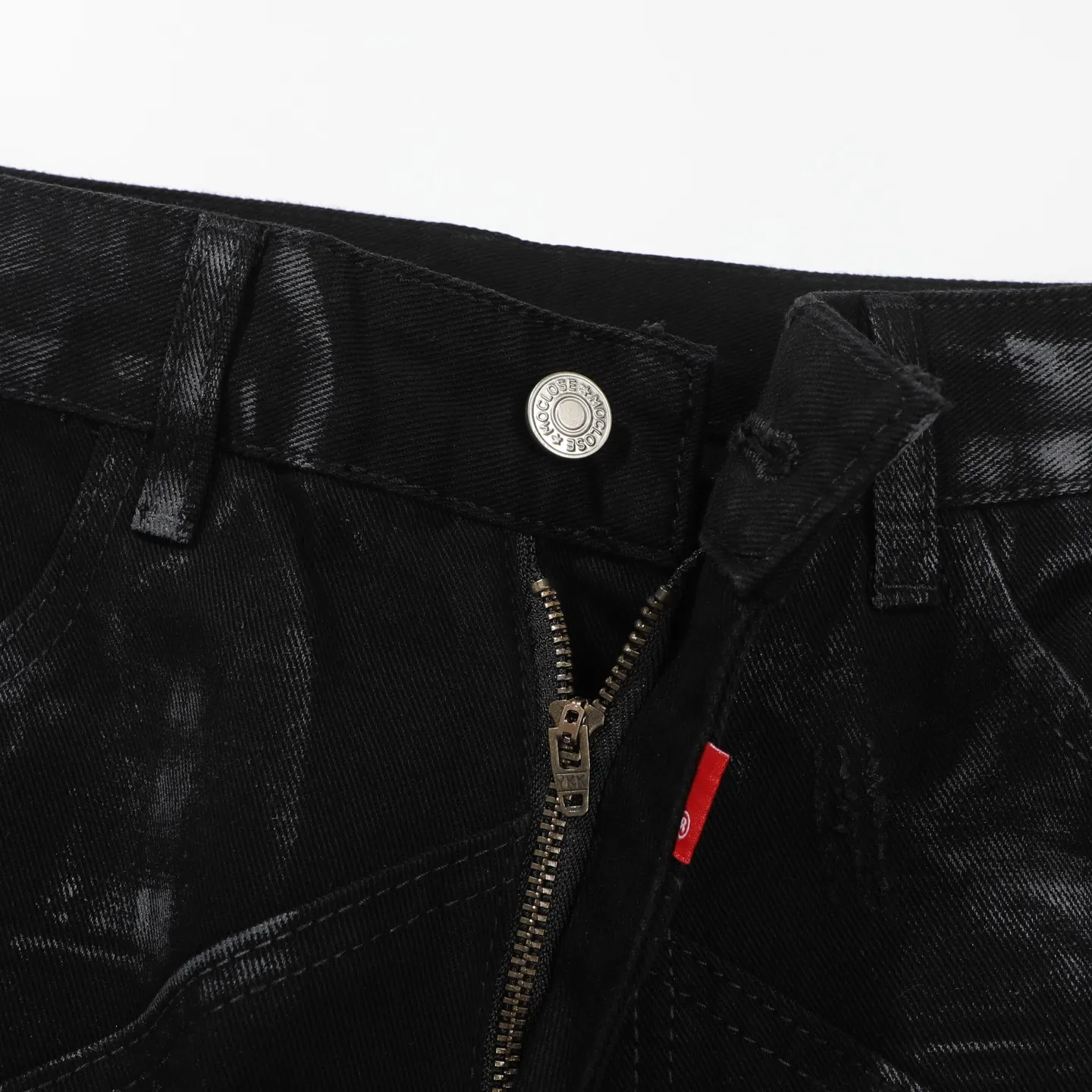 P240 DSQUARED 2 SS25 Nicholas Tse's same five-pointed star rhinestone wash mid-rise straight jeans for men and women. Top ceiling quality. Styles with different wash textures, very friendly to people with thin legs and thick legs. The straight and slim version is very flattering to the leg shape. Moderate length that never goes out of style, easy to match with casually, basic styling for various styles, a must-have in the wardrobe! The fabric is stiff but also makes the upper body soft without losing texture. The washing process is even more perfect. It is a must-have item for everyone! ! ! Washed wheat, hang tag, pants label, three labels complete Color: black Size: 28-36