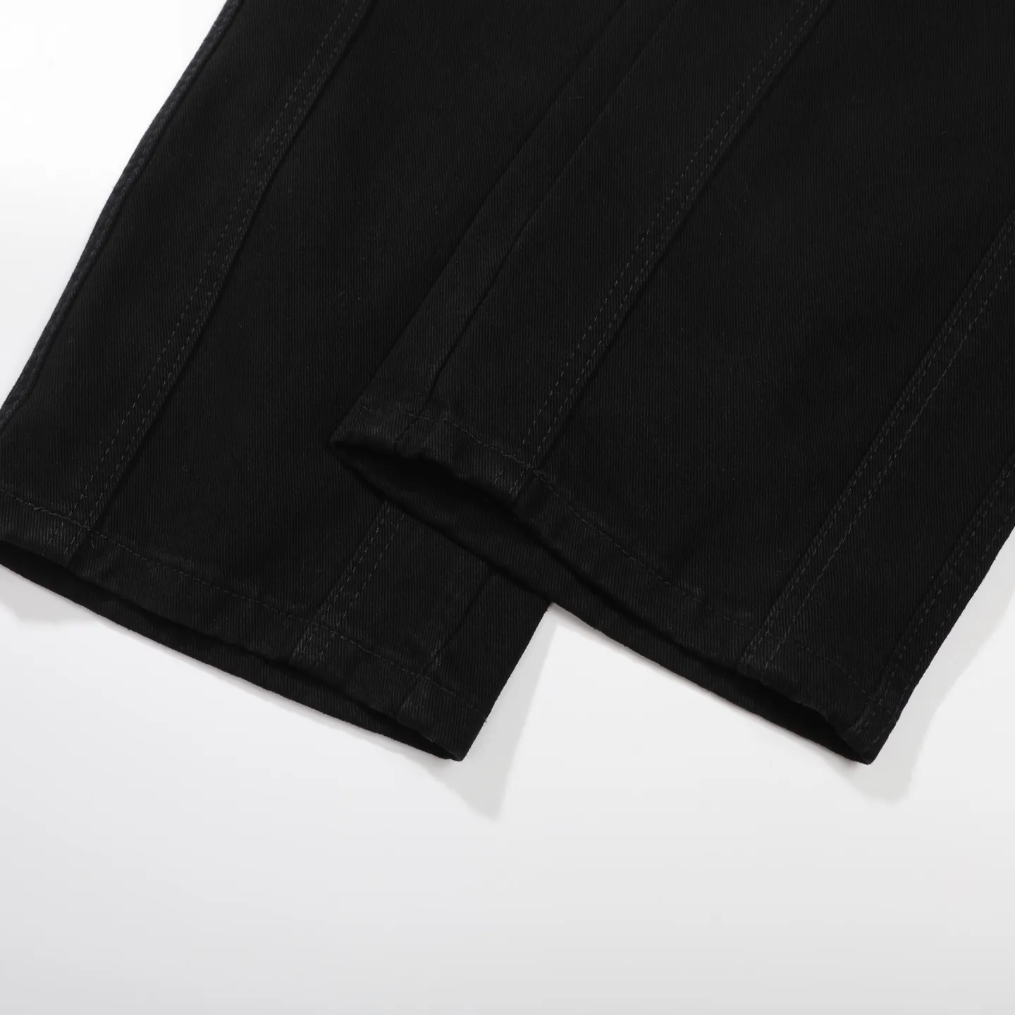P240 DSQUARED 2 SS25 Nicholas Tse's same five-pointed star rhinestone wash mid-rise straight jeans for men and women. Top ceiling quality. Styles with different wash textures, very friendly to people with thin legs and thick legs. The straight and slim version is very flattering to the leg shape. Moderate length that never goes out of style, easy to match with casually, basic styling for various styles, a must-have in the wardrobe! The fabric is stiff but also makes the upper body soft without losing texture. The washing process is even more perfect. It is a must-have item for everyone! ! ! Washed wheat, hang tag, pants label, three labels complete Color: black Size: 28-36