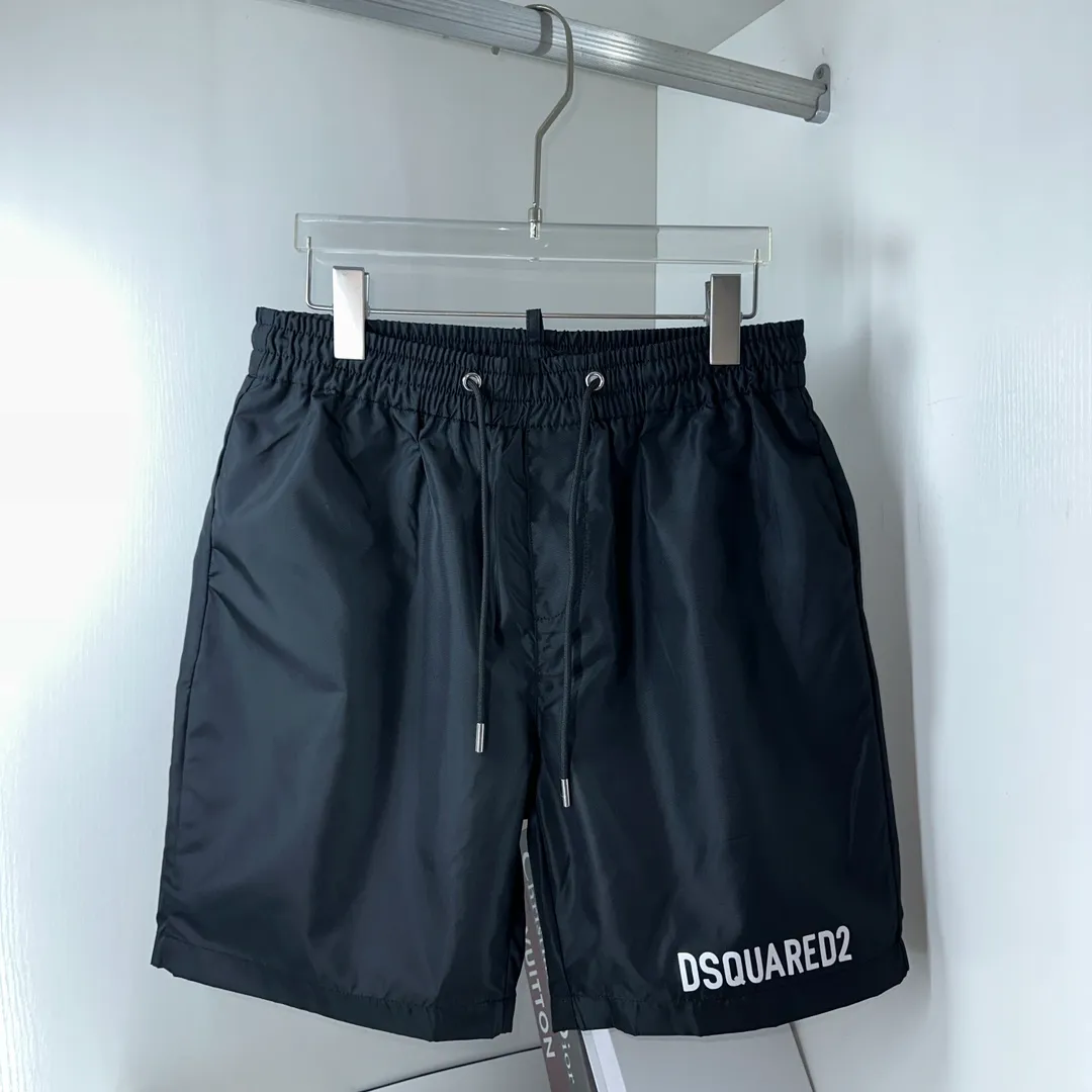 P180, DSQ, 2024 new summer wear, synchronized with the official website. The style is simple but not simple, super stylish. The mesh beach shorts use imported 100% fiber super-heavy hand printing technology, especially the logo decorative design. They are very fashionable. I have to praise their grasp of details. The colors are fashionable and super versatile. You can wear them to walk in every city and every occasion. It is relaxed and fashionable enough! 🍻 Size: M~3X (loose style) Please state your height and weight when placing an order