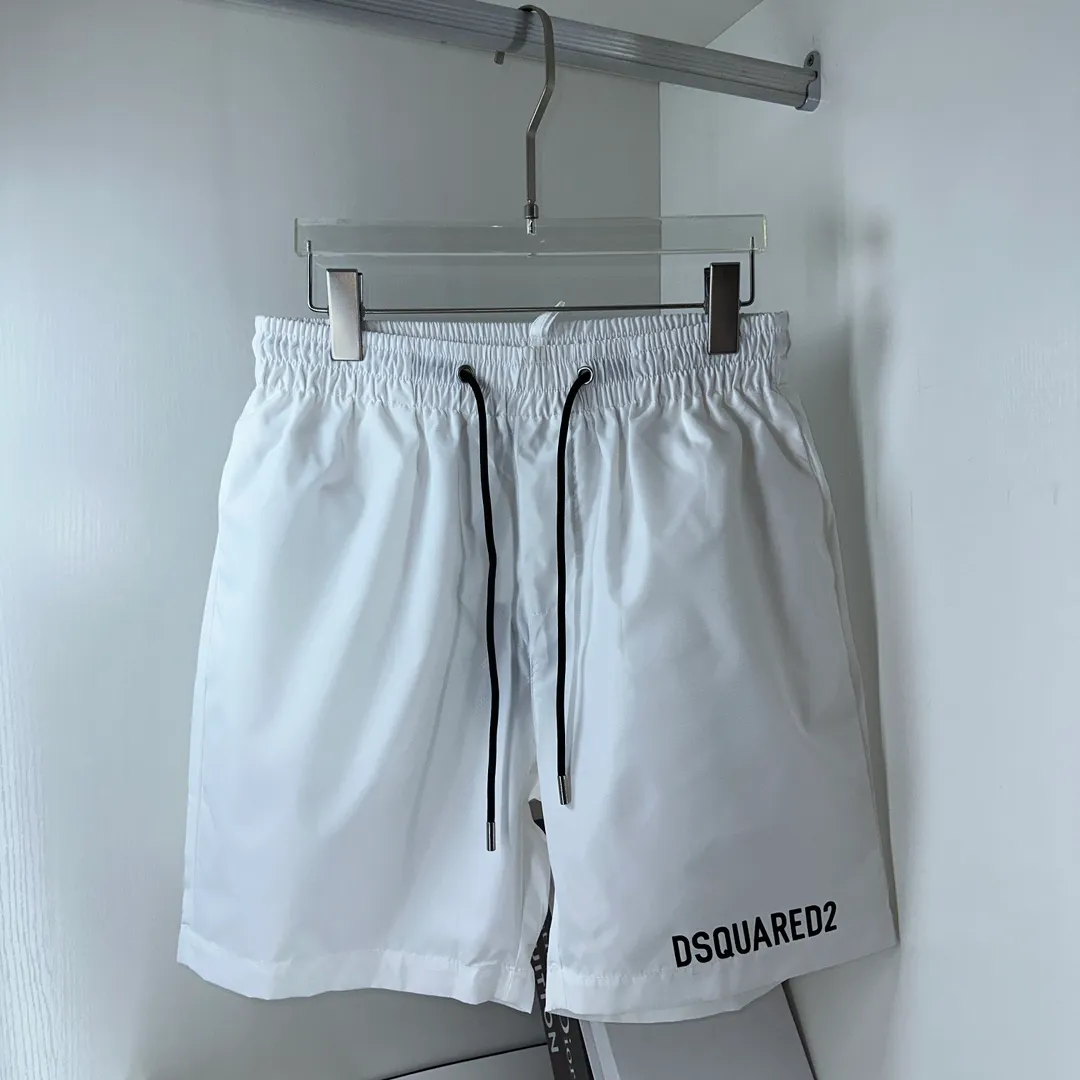P180, DSQ, 2024 new summer wear, synchronized with the official website. The style is simple but not simple, super stylish. The mesh beach shorts use imported 100% fiber super-heavy hand printing technology, especially the logo decorative design. They are very fashionable. I have to praise their grasp of details. The colors are fashionable and super versatile. You can wear them to walk in every city and every occasion. It is relaxed and fashionable enough! 🍻 Size: M~3X (loose style) Please state your height and weight when placing an order