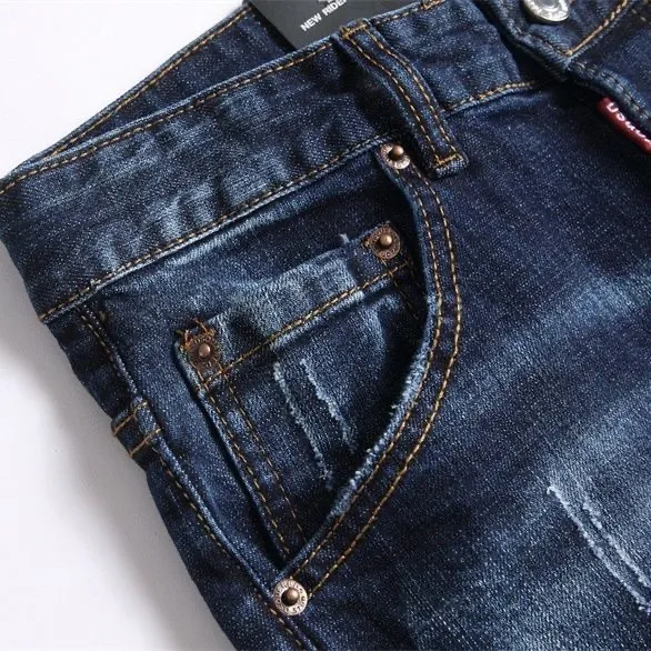 P186 D2 new embroidered men's ripped trendy jeans stretch personalized patches slim feet beggar pants top material super soft high cotton washed denim fabric each piece of washing cost up to three times the conventional process extremely delicate touch very good texture simple and atmospheric design of the whole body The back pocket of the pants adopts high-end direct injection technology extremely exquisite details perfect Color: picture color Size: 30-22-34-36 (corresponding to M-L-XL-XXL)