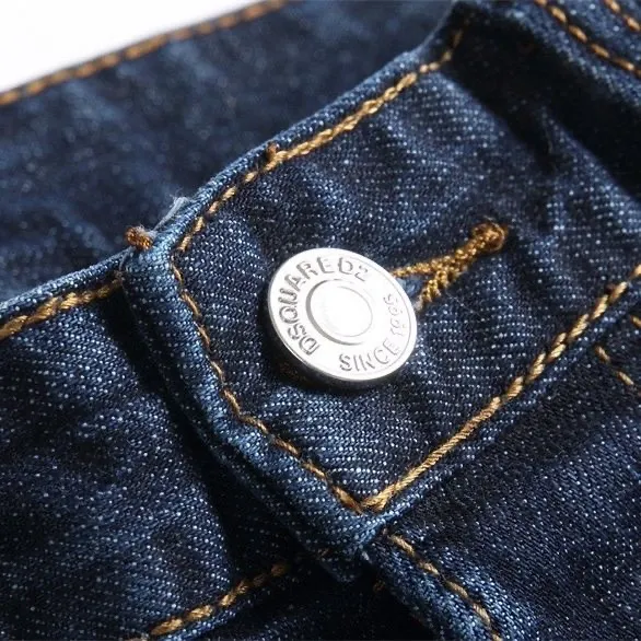 P186 D2 new embroidered men's ripped trendy jeans stretch personalized patches slim feet beggar pants top material super soft high cotton washed denim fabric each piece of washing cost up to three times the conventional process extremely delicate touch very good texture simple and atmospheric design of the whole body The back pocket of the pants adopts high-end direct injection technology extremely exquisite details perfect Color: picture color Size: 30-22-34-36 (corresponding to M-L-XL-XXL)