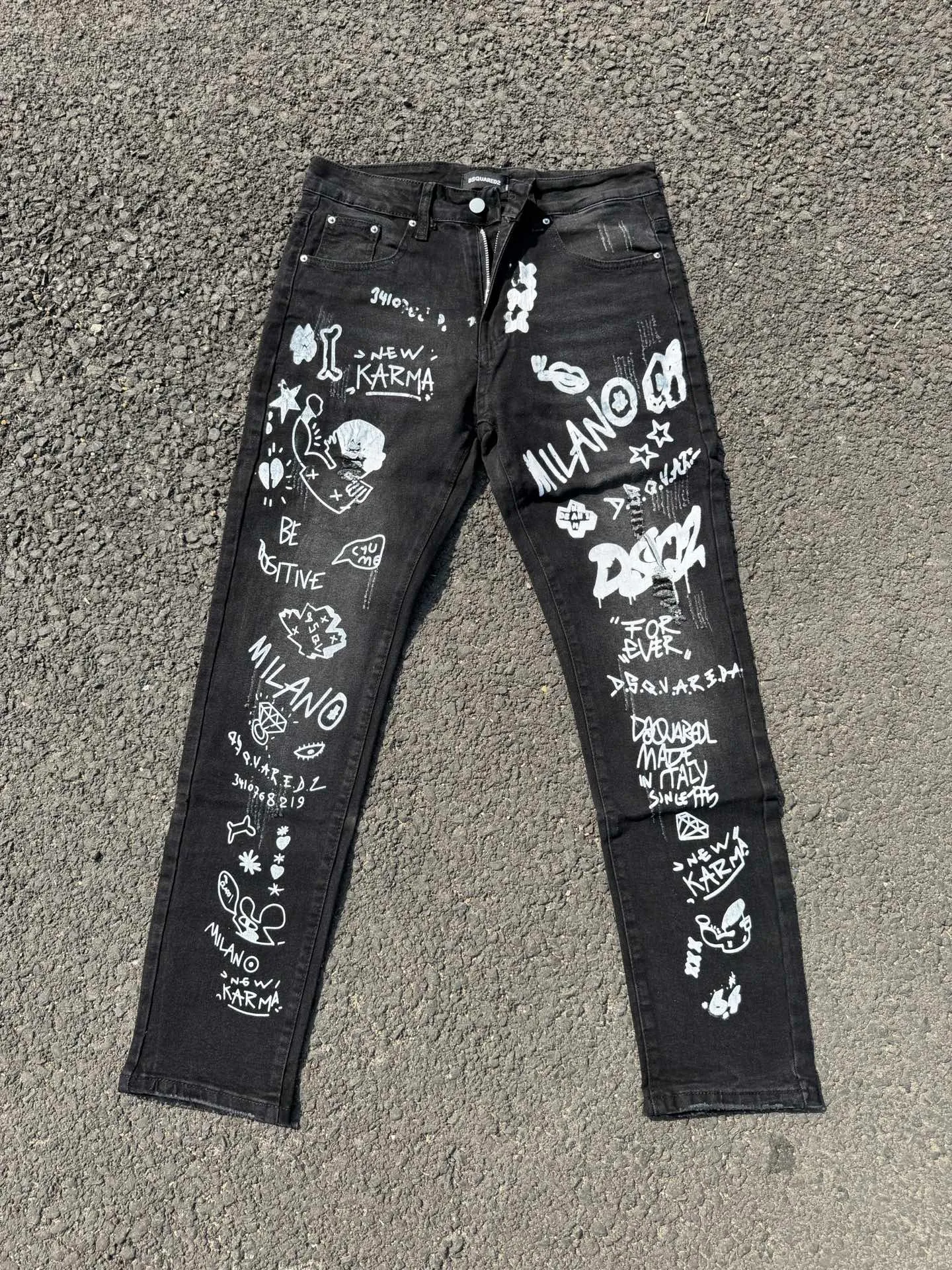 P186 💰 D2 new embroidered men's ripped trendy jeans, elastic personalized patches, slim fit, beggar's pants with small feet, top-quality materials, super soft high cotton washed denim fabric, each piece of washed denim fabric costs up to three times more than the conventional process. The touch is extremely delicate and the texture is very good. The whole body is simple and elegant. The back pocket of the trousers uses high-end direct injection technology. It is extremely exquisite. Full marks for details. Color: Picture color Size: 30-22-34-36 (corresponding to M-L-XL-XXL)