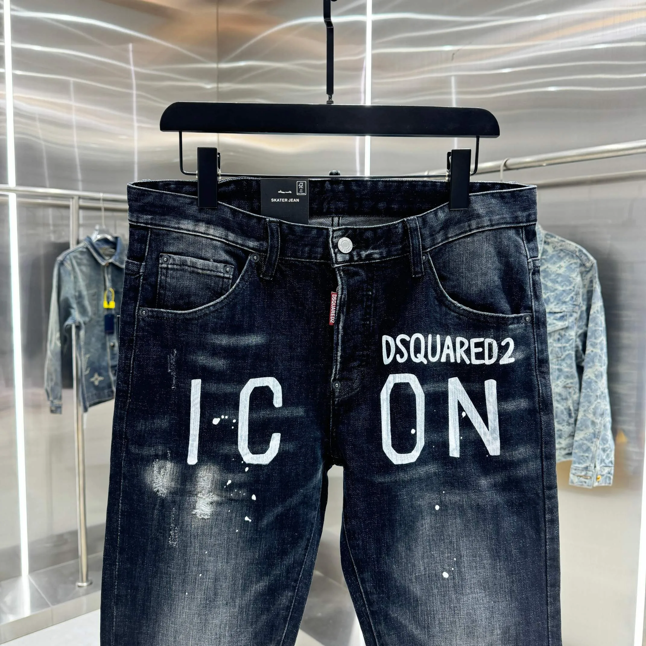 P300 DSQUARED2 letter graffiti hole craft street fashion slim fit stretch jeans color black size 30 32 34 36 38 40