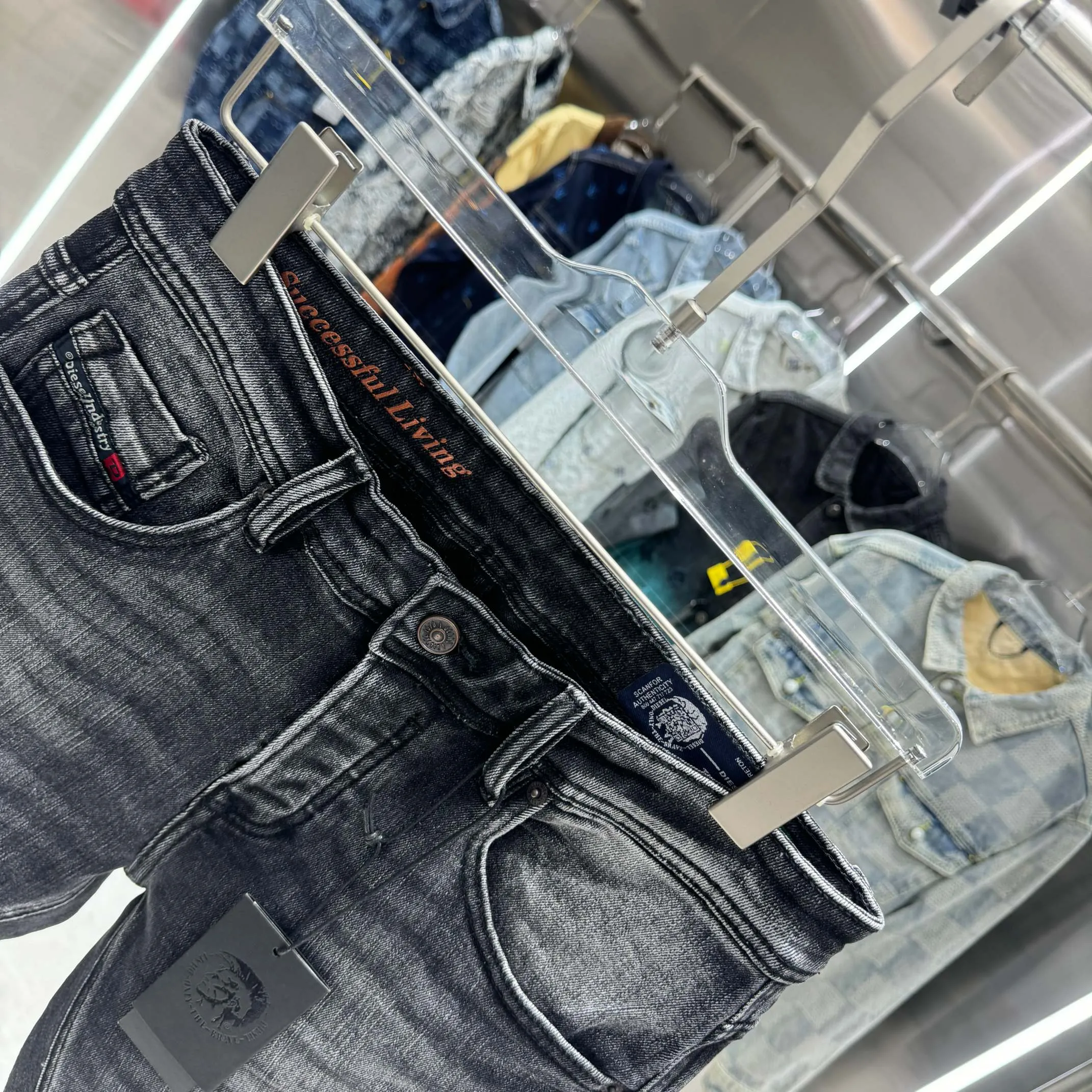 P300 DSQUARED2 Frayed Street Fashion Slim Fit Small Legs Stretch Jeans Color Black Size 30 32 34 36 38 40
