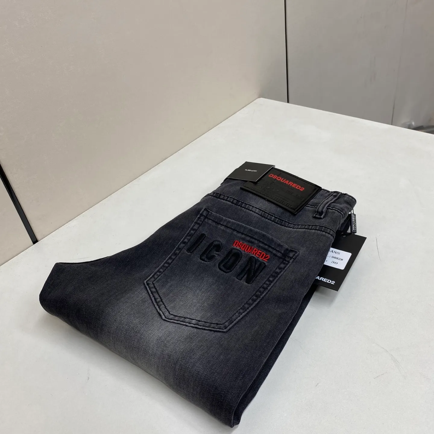 P240 🔥🔥🔥 [Top Version] 2026 Spring and Summer European Counter New Style, Super A Purchasing Level Overseas Trading Company Order Source, Top Original High-end Men's Custom Fashion Slim Small Straight Jeans 9882 Color: Heavy craftsmanship, sand and water, picture color, Size: 29-40 Fabric: Denim washed jeans! Luxurious experience. Customer-supplied trade channel. The simple and charming classic trousers are made of customer-supplied denim. The texture is thick, comfortable and breathable. The cutting of high-quality craftsmanship is top-notch, and the overall design is very exquisite. The cuffing design on the inside and outside is perfect, and the use of poly-strand mechanical needle edge banding technology highlights the brand's luxurious inner charm. The brand logo is full and thick, and the chiseled buttons are thick and rigorous, bringing a new fashion taste to this ordinary trousers!  Excipients: Complete with three standards
