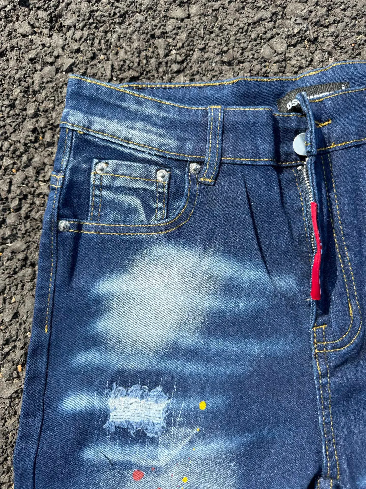 P186 💰 D2 new embroidered men's ripped trendy jeans, elastic personalized patches, slim fit, beggar's pants with small feet, top-quality materials, super soft high cotton washed denim fabric, each piece of washed denim fabric costs up to three times more than the conventional process. The touch is extremely delicate and the texture is very good. The whole body is simple and elegant. The back pocket of the trousers uses high-end direct injection technology. It is extremely exquisite. Full marks for details. Color: Picture color Size: 30-22-34-36 (corresponding to M-L-XL-XXL)