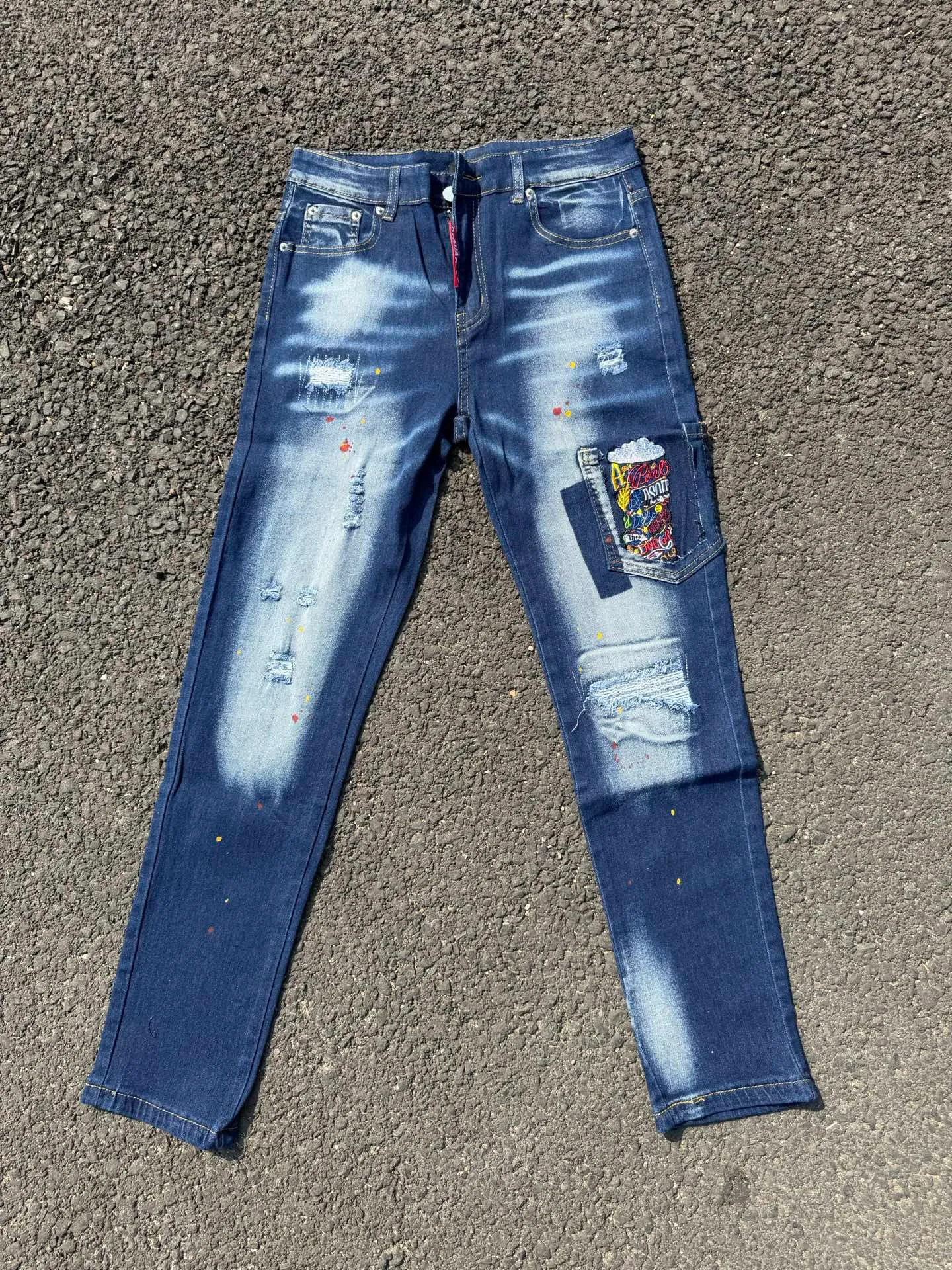 P186 💰 D2 new embroidered men's ripped trendy jeans, elastic personalized patches, slim fit, beggar's pants with small feet, top-quality materials, super soft high cotton washed denim fabric, each piece of washed denim fabric costs up to three times more than the conventional process. The touch is extremely delicate and the texture is very good. The whole body is simple and elegant. The back pocket of the trousers uses high-end direct injection technology. It is extremely exquisite. Full marks for details. Color: Picture color Size: 30-22-34-36 (corresponding to M-L-XL-XXL)