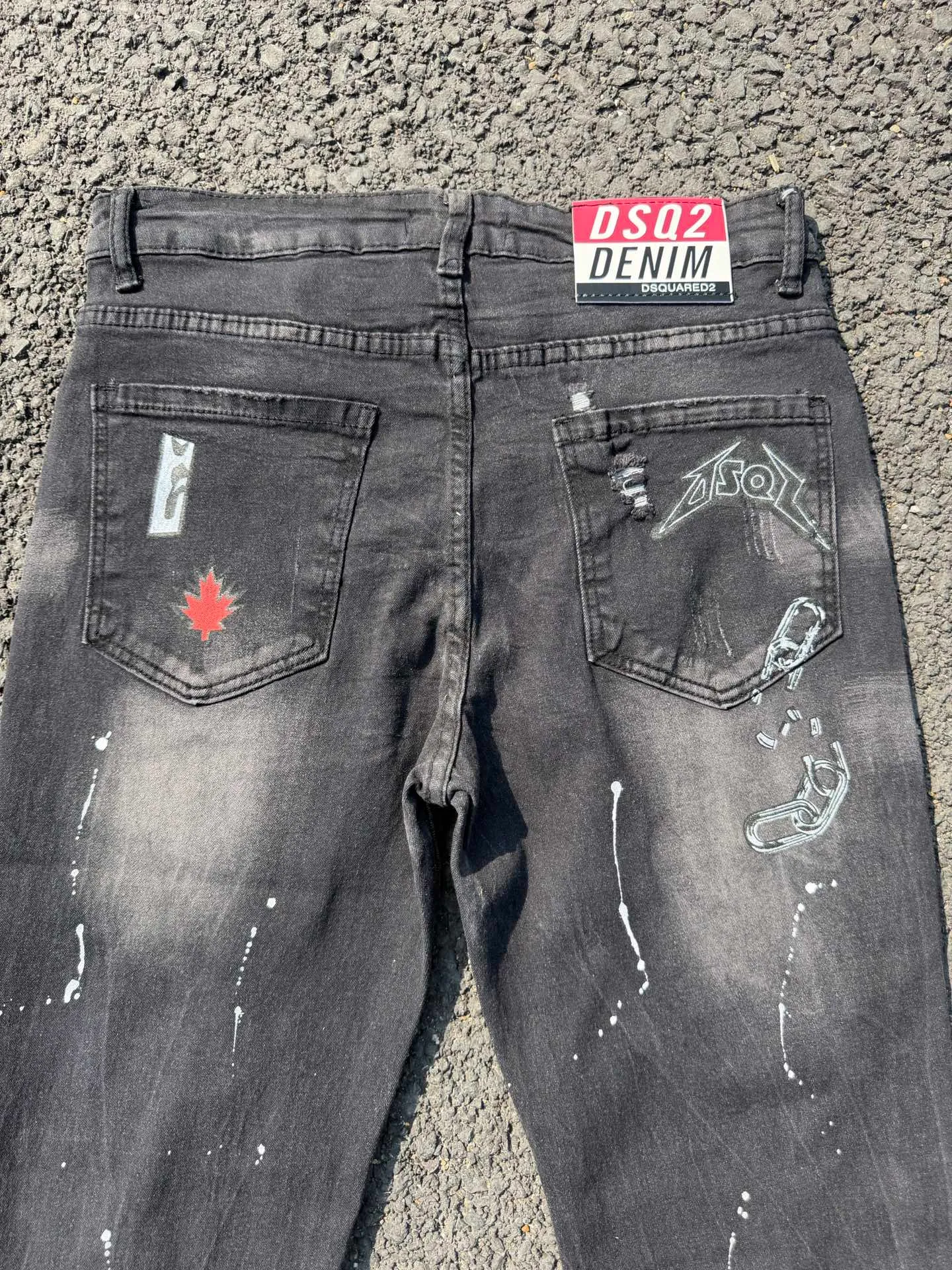 P186 💰 D2 new embroidered men's ripped trendy jeans, elastic personalized patches, slim fit, beggar's pants with small feet, top-quality materials, super soft high cotton washed denim fabric, each piece of washed denim fabric costs up to three times more than the conventional process. The touch is extremely delicate and the texture is very good. The whole body is simple and elegant. The back pocket of the trousers uses high-end direct injection technology. It is extremely exquisite. Full marks for details. Color: Picture color Size: 30-22-34-36 (corresponding to M-L-XL-XXL)