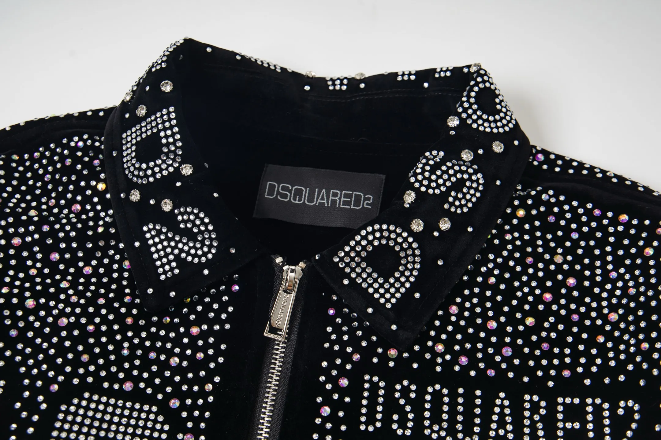 P600 D S Q 2 super high-end black velvet, meteor shower design, brand new popular men's zipper jacket, high-end Middle Eastern flash diamond craftsmanship, plus granular crystal beads, high-end real thing, very fashionable, and the upper body is incomparably handsome.