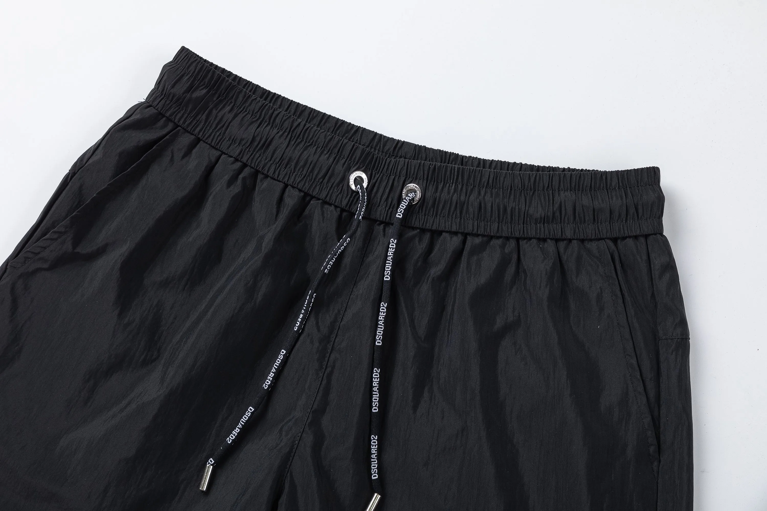 🅿️210 DSQUARED2 2025 spring and summer logo embroidery. New fashionable beach shorts, with lining and mesh shorts! The official website is synchronized with the original 1-1 replica, the original hardware is selected from high-quality polyester fiber fabrics, with a delicate feel, a must-have item for summer, and the upper body effect is super handsome! Color: Black Size: S M L XL XXL