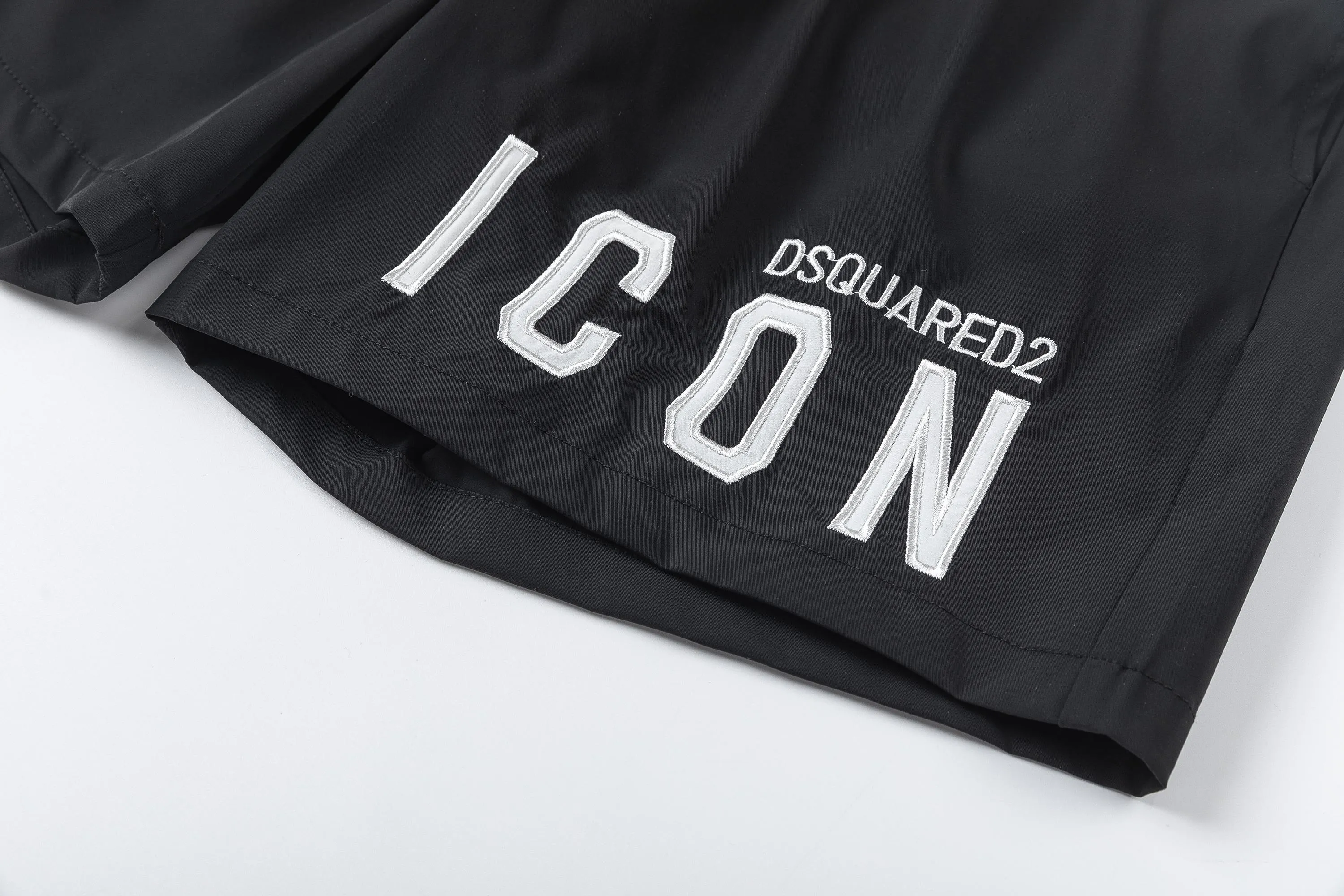 🅿️210 DSQUARED2 2025 spring and summer logo embroidery. New fashionable beach shorts, with lining and mesh shorts! The official website is synchronized with the original 1-1 replica, the original hardware is selected from high-quality polyester fiber fabrics, with a delicate feel, a must-have item for summer, and the upper body effect is super handsome! Color: Black Size: S M L XL XXL