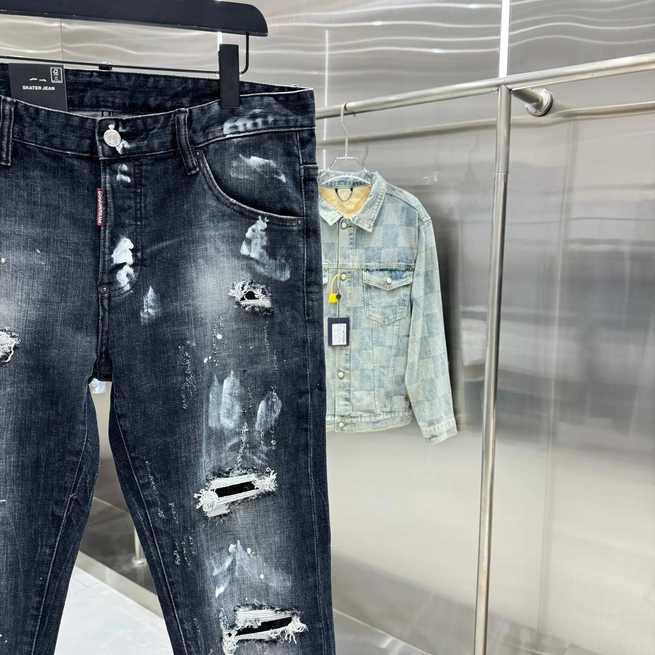 P300 DSQUARED2 graffiti hole washed craft street fashion slim fit stretch jeans Color Black Size 30 32 34 36 38 40