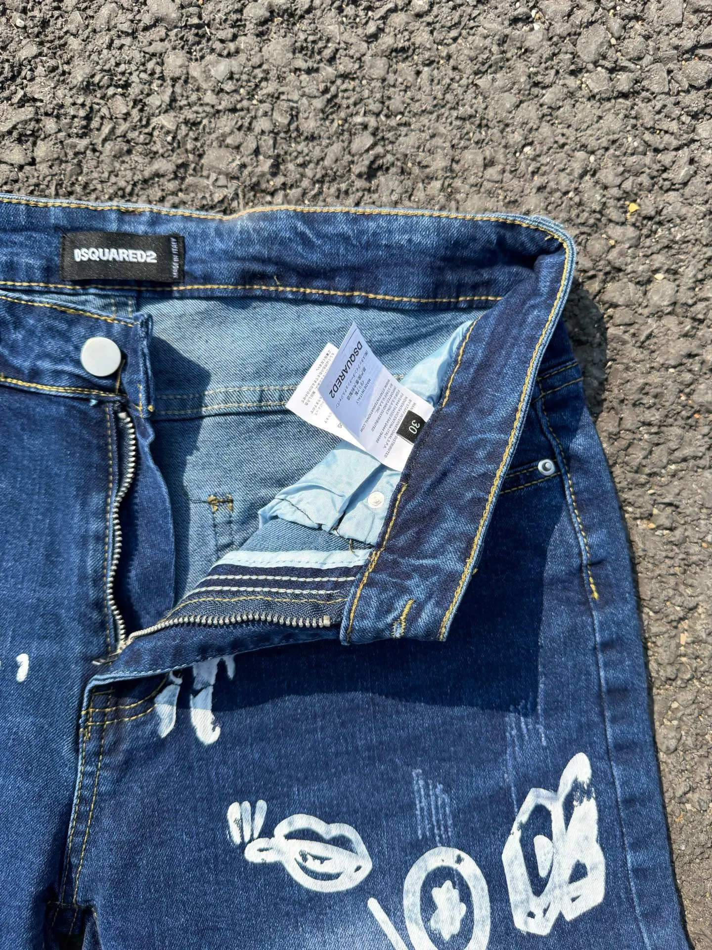 P186 💰 D2 new embroidered men's ripped trendy jeans, elastic personalized patches, slim fit, beggar's pants with small feet, top-quality materials, super soft high cotton washed denim fabric, each piece of washed denim fabric costs up to three times more than the conventional process. The touch is extremely delicate and the texture is very good. The whole body is simple and elegant. The back pocket of the trousers uses high-end direct injection technology. It is extremely exquisite. Full marks for details. Color: Picture color Size: 30-22-34-36 (corresponding to M-L-XL-XXL)
