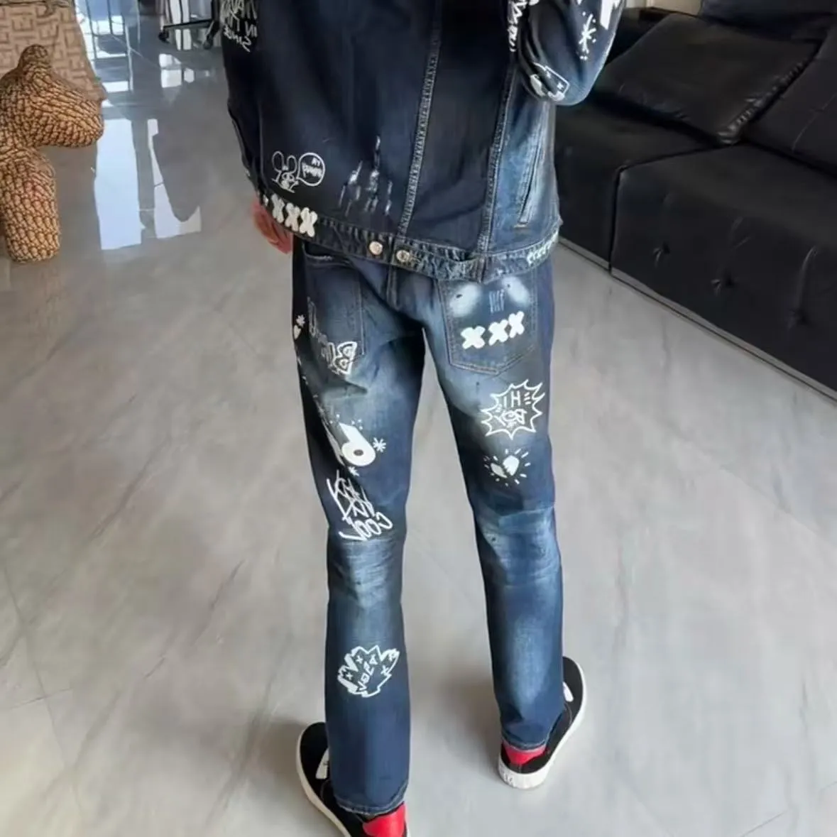 P186 💰 D2 new embroidered men's ripped trendy jeans, elastic personalized patches, slim fit, beggar's pants with small feet, top-quality materials, super soft high cotton washed denim fabric, each piece of washed denim fabric costs up to three times more than the conventional process. The touch is extremely delicate and the texture is very good. The whole body is simple and elegant. The back pocket of the trousers uses high-end direct injection technology. It is extremely exquisite. Full marks for details. Color: Picture color Size: 30-22-34-36 (corresponding to M-L-XL-XXL)