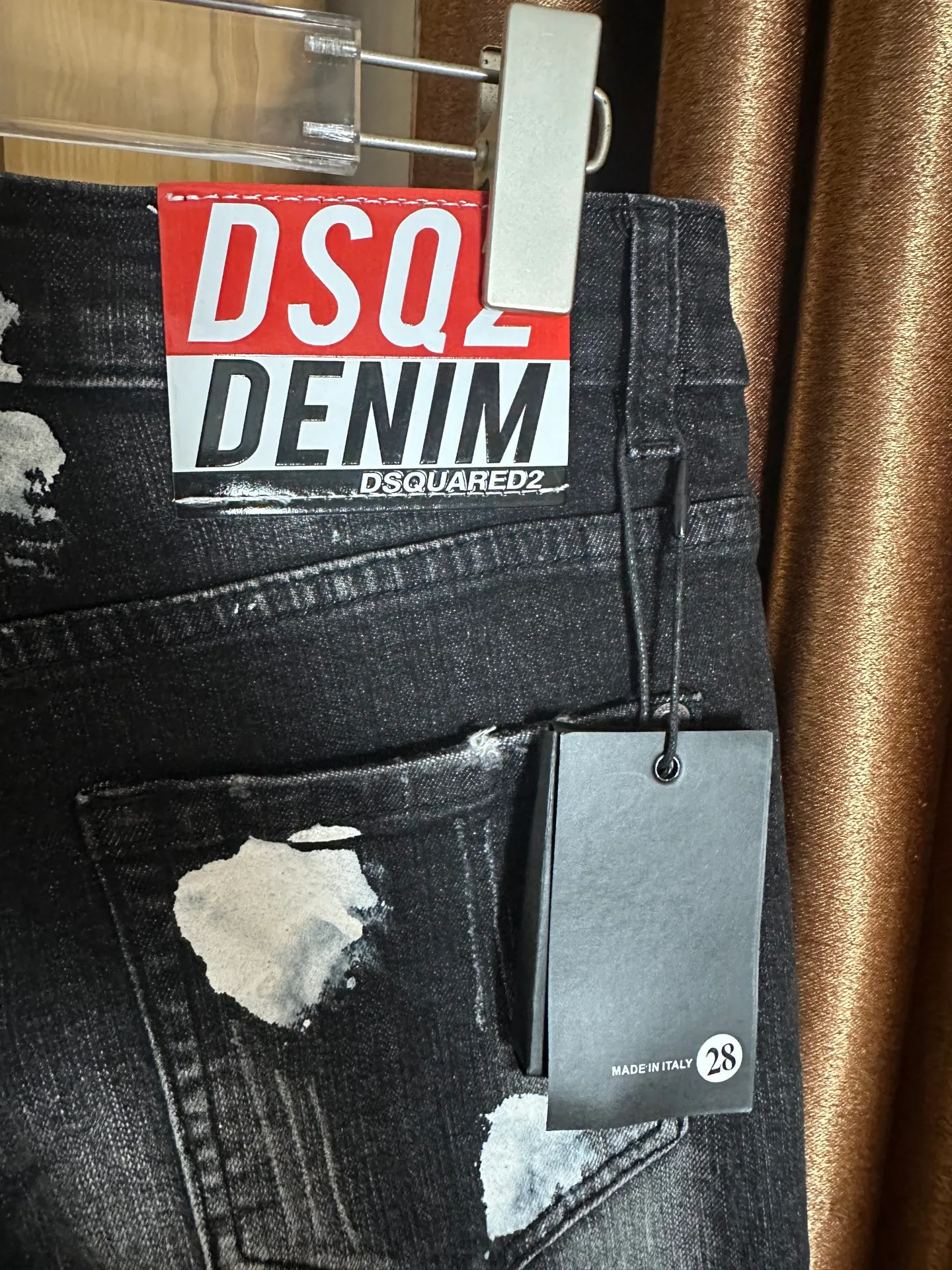 P290 💰 D2 new slim-fitting light luxury washed red leather jeans Color: black Fabric: pure cotton denim Size: 28 29 30 31