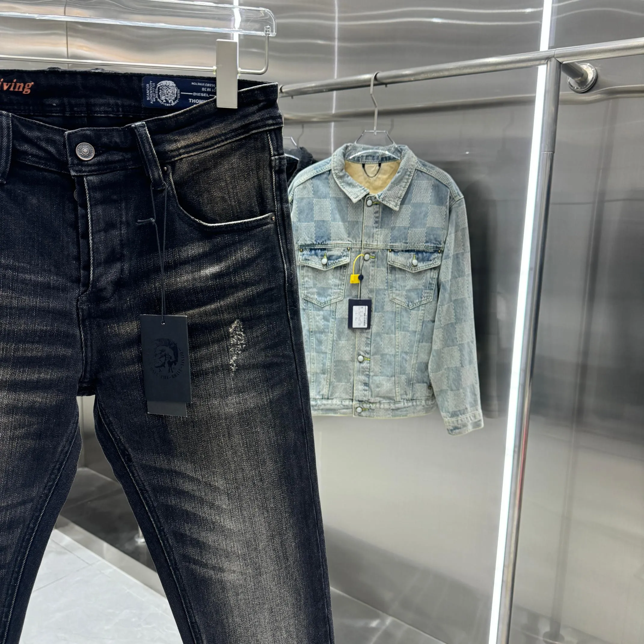 P300 DSQUARED2 Frayed Street Fashion Slim Fit Small Legs Stretch Jeans Color Black Size 30 32 34 36 38 40