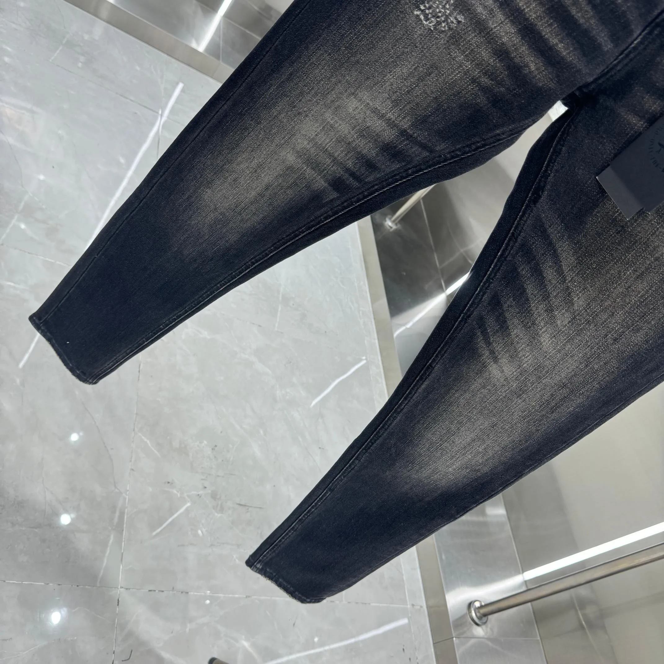 P300 DSQUARED2 Frayed Street Fashion Slim Fit Small Legs Stretch Jeans Color Black Size 30 32 34 36 38 40