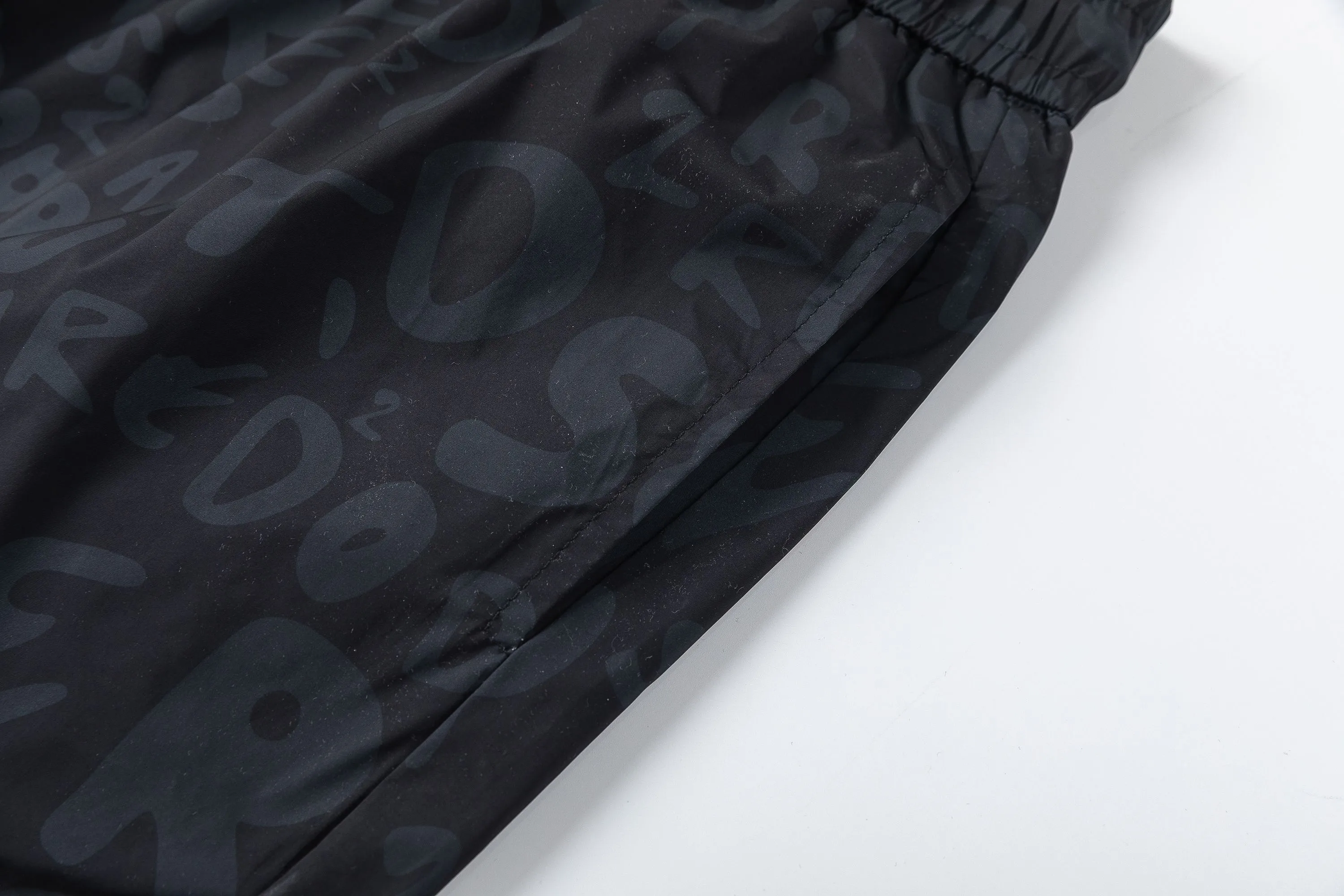 🅿️210 DSQUARED2 2025 spring and summer logo embroidery. New fashionable beach shorts, with lining and mesh shorts! The official website is synchronized with the original 1-1 replica, the original hardware is selected from high-quality polyester fiber fabrics, with a delicate feel, a must-have item for summer, and the upper body effect is super handsome! Color: Black Size: S M L XL XXL