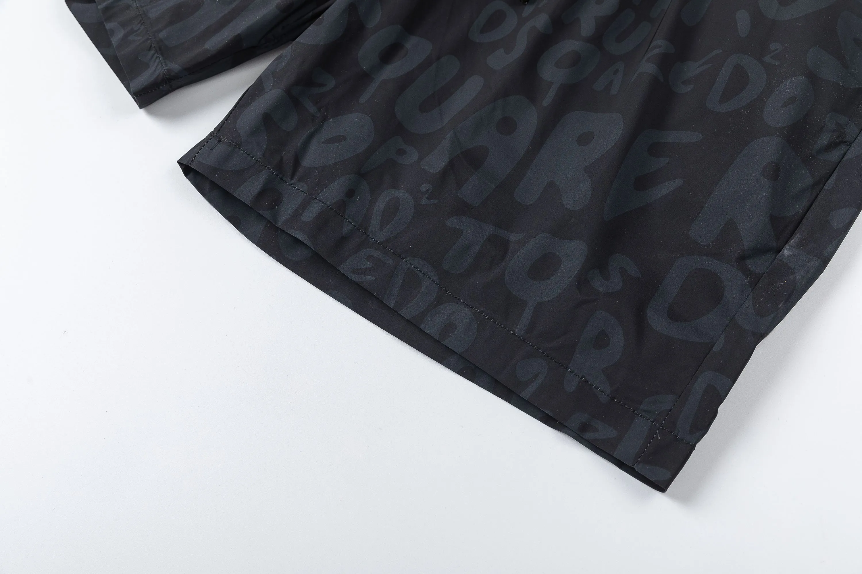 🅿️210 DSQUARED2 2025 spring and summer logo embroidery. New fashionable beach shorts, with lining and mesh shorts! The official website is synchronized with the original 1-1 replica, the original hardware is selected from high-quality polyester fiber fabrics, with a delicate feel, a must-have item for summer, and the upper body effect is super handsome! Color: Black Size: S M L XL XXL