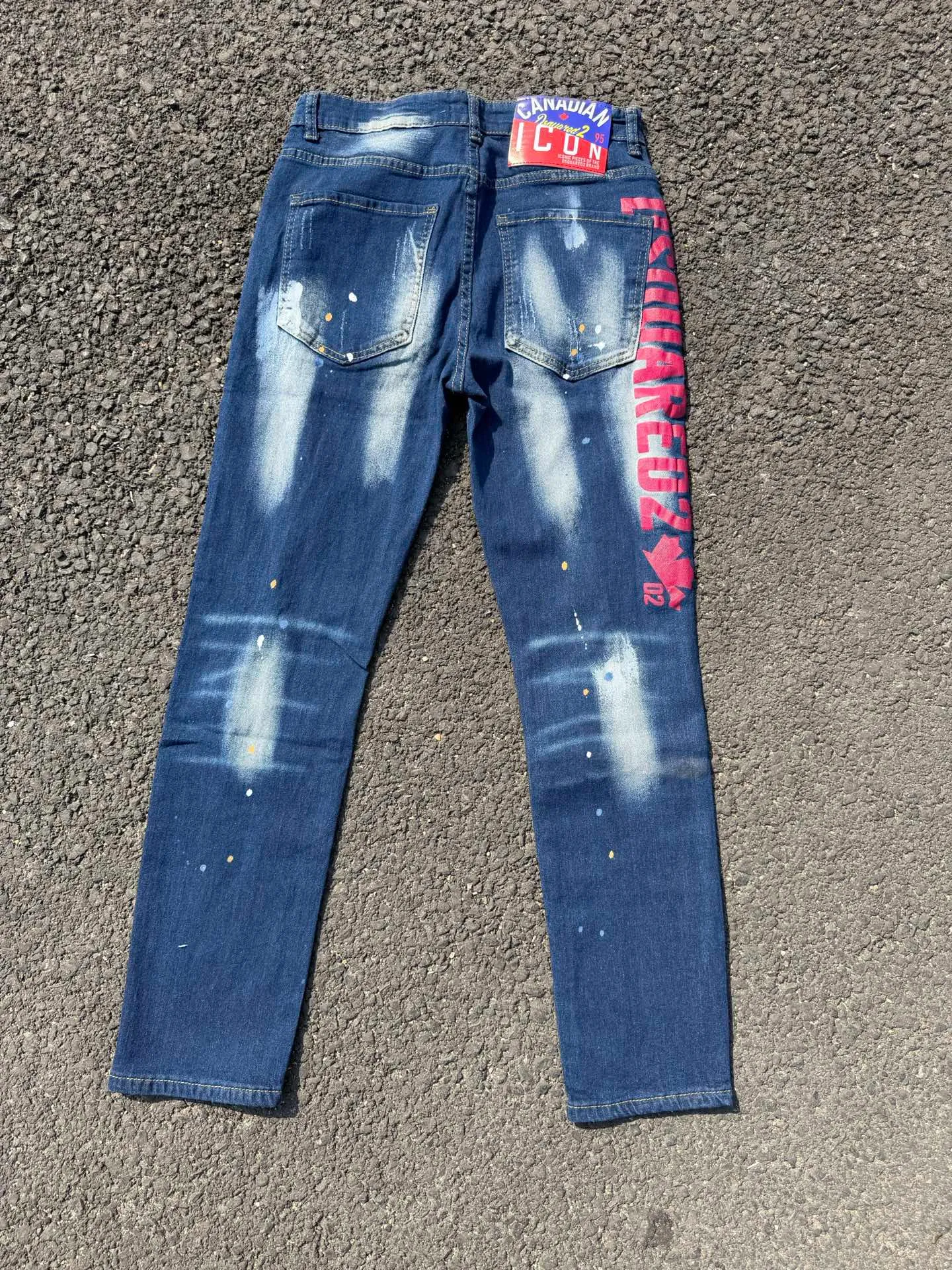 P186 💰 D2 new embroidered men's ripped trendy jeans, elastic personalized patches, slim fit, beggar's pants with small feet, top-quality materials, super soft high cotton washed denim fabric, each piece of washed denim fabric costs up to three times more than the conventional process. The touch is extremely delicate and the texture is very good. The whole body is simple and elegant. The back pocket of the trousers uses high-end direct injection technology. It is extremely exquisite. Full marks for details. Color: Picture color Size: 30-32-34-36 (corresponding to M-L-XL-XXL)