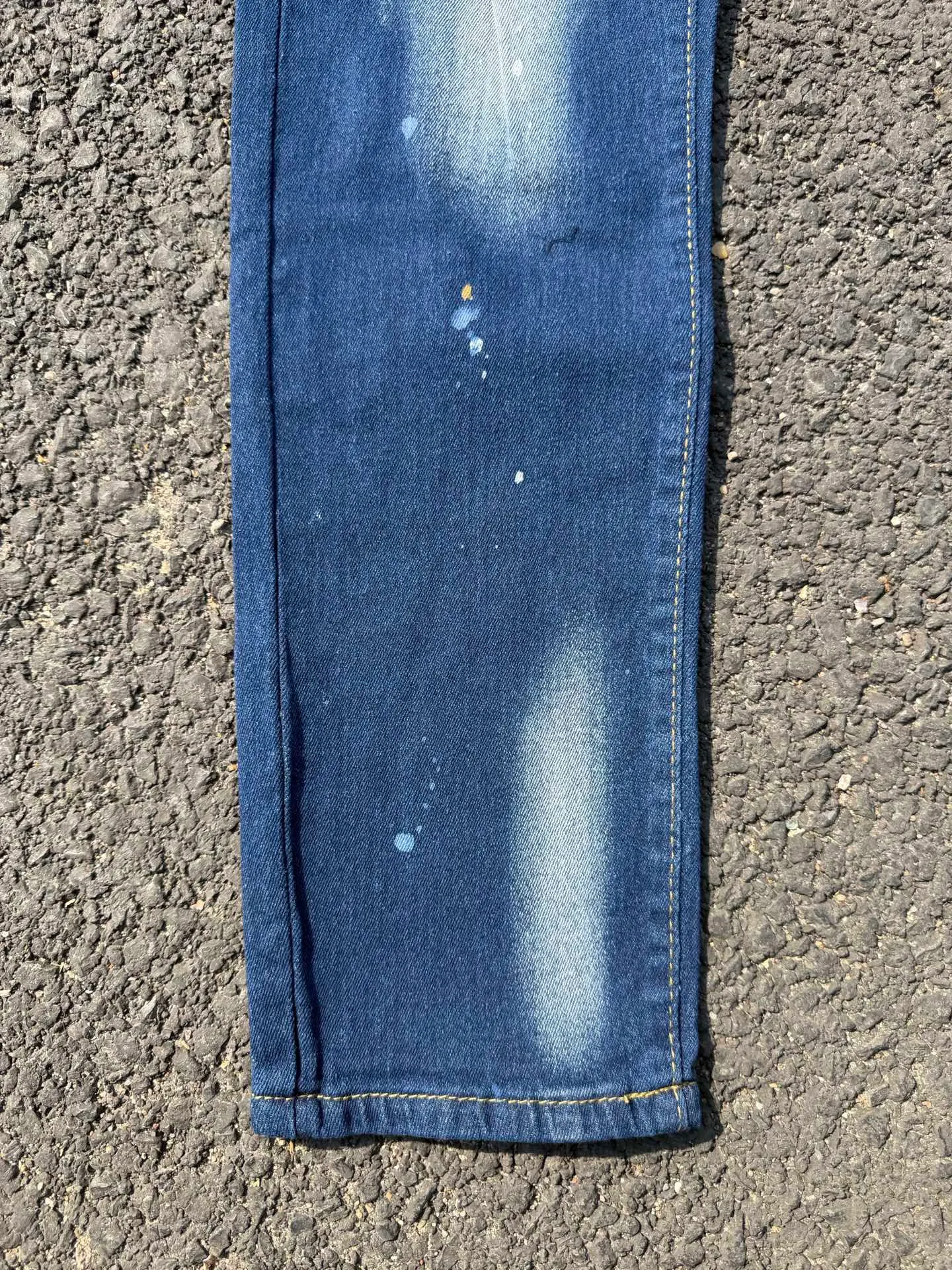 P186 💰 D2 new embroidered men's ripped trendy jeans, elastic personalized patches, slim fit, beggar's pants with small feet, top-quality materials, super soft high cotton washed denim fabric, each piece of washed denim fabric costs up to three times more than the conventional process. The touch is extremely delicate and the texture is very good. The whole body is simple and elegant. The back pocket of the trousers uses high-end direct injection technology. It is extremely exquisite. Full marks for details. Color: Picture color Size: 30-32-34-36 (corresponding to M-L-XL-XXL)