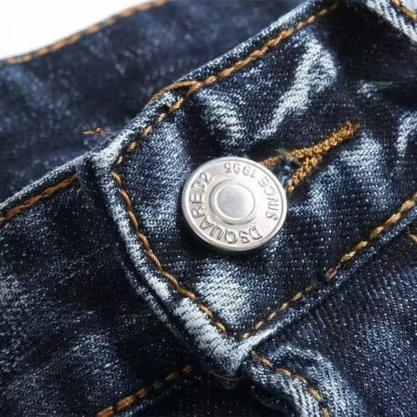 P186 💰 D2 new embroidered men's ripped trendy jeans, elastic personalized patches, slim fit, beggar's pants with small feet, top-quality materials, super soft high cotton washed denim fabric, each piece of washed denim fabric costs up to three times more than the conventional process. The touch is extremely delicate and the texture is very good. The whole body is simple and elegant. The back pocket of the trousers uses high-end direct injection technology. It is extremely exquisite. Full marks for details. Color: Picture color Size: 30-32-34-36 (corresponding to M-L-XL-XXL)