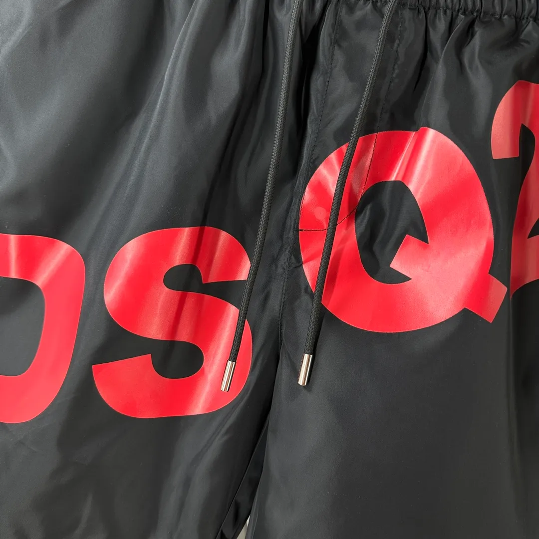 P180, DSQ, 2024 new summer wear, synchronized with the official website. The style is simple but not simple, super stylish. The mesh beach shorts use imported 100% fiber super-heavy hand printing technology, especially the logo decorative design. They are very fashionable. I have to praise their grasp of details. The colors are fashionable and super versatile. You can wear them to walk in every city and every occasion. It is relaxed and fashionable enough! 🍻 Size: M~3X (loose style) Please state your height and weight when placing an order