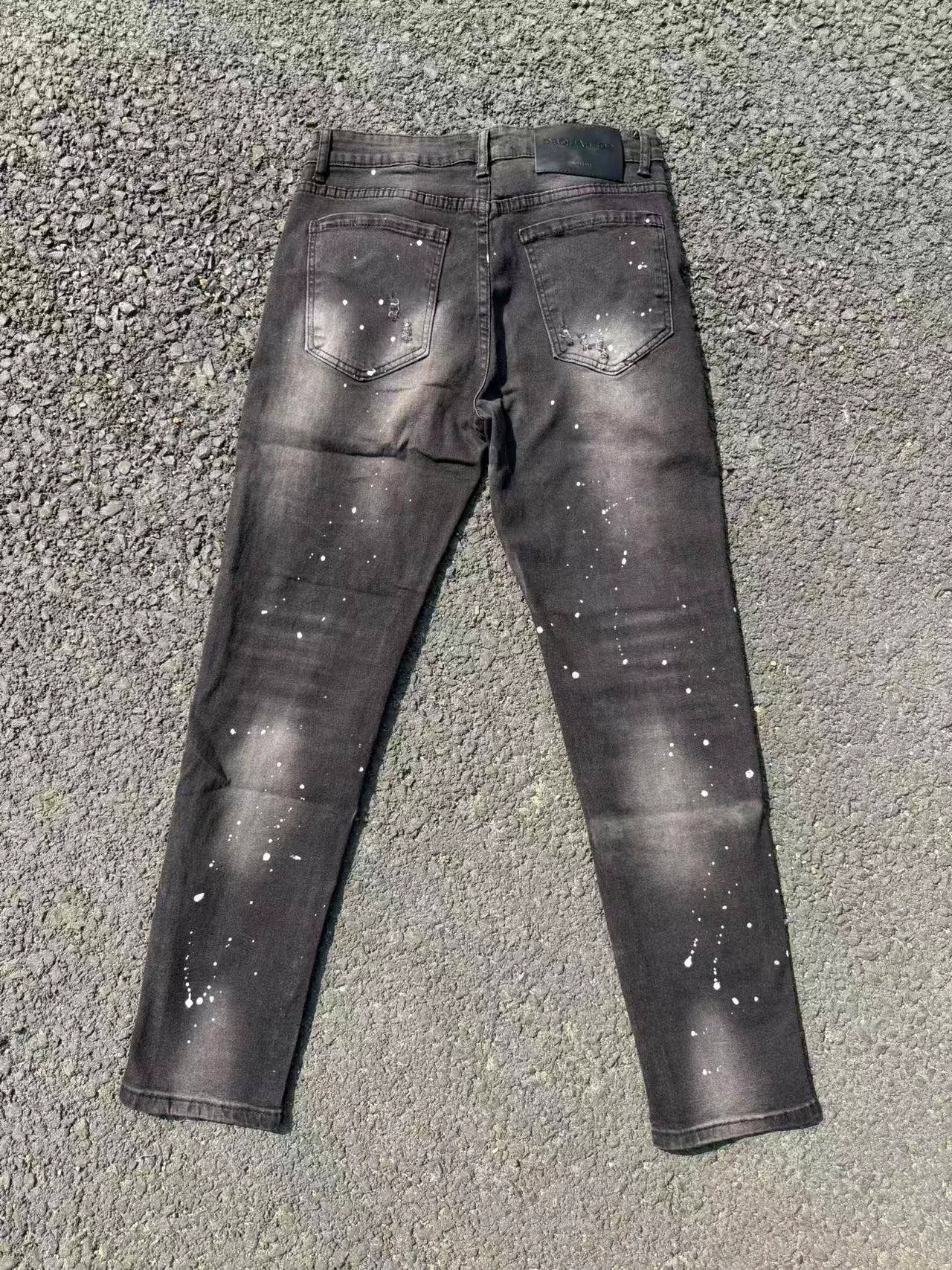 P186 💰 D2 new embroidered men's ripped trendy jeans, elastic personalized patches, slim fit, beggar's pants with small feet, top-quality materials, super soft high cotton washed denim fabric, each piece of washed denim fabric costs up to three times more than the conventional process. The touch is extremely delicate and the texture is very good. The whole body is simple and elegant. The back pocket of the trousers uses high-end direct injection technology. It is extremely exquisite. Full marks for details. Color: Picture color Size: 30-22-34-36 (corresponding to M-L-XL-XXL)