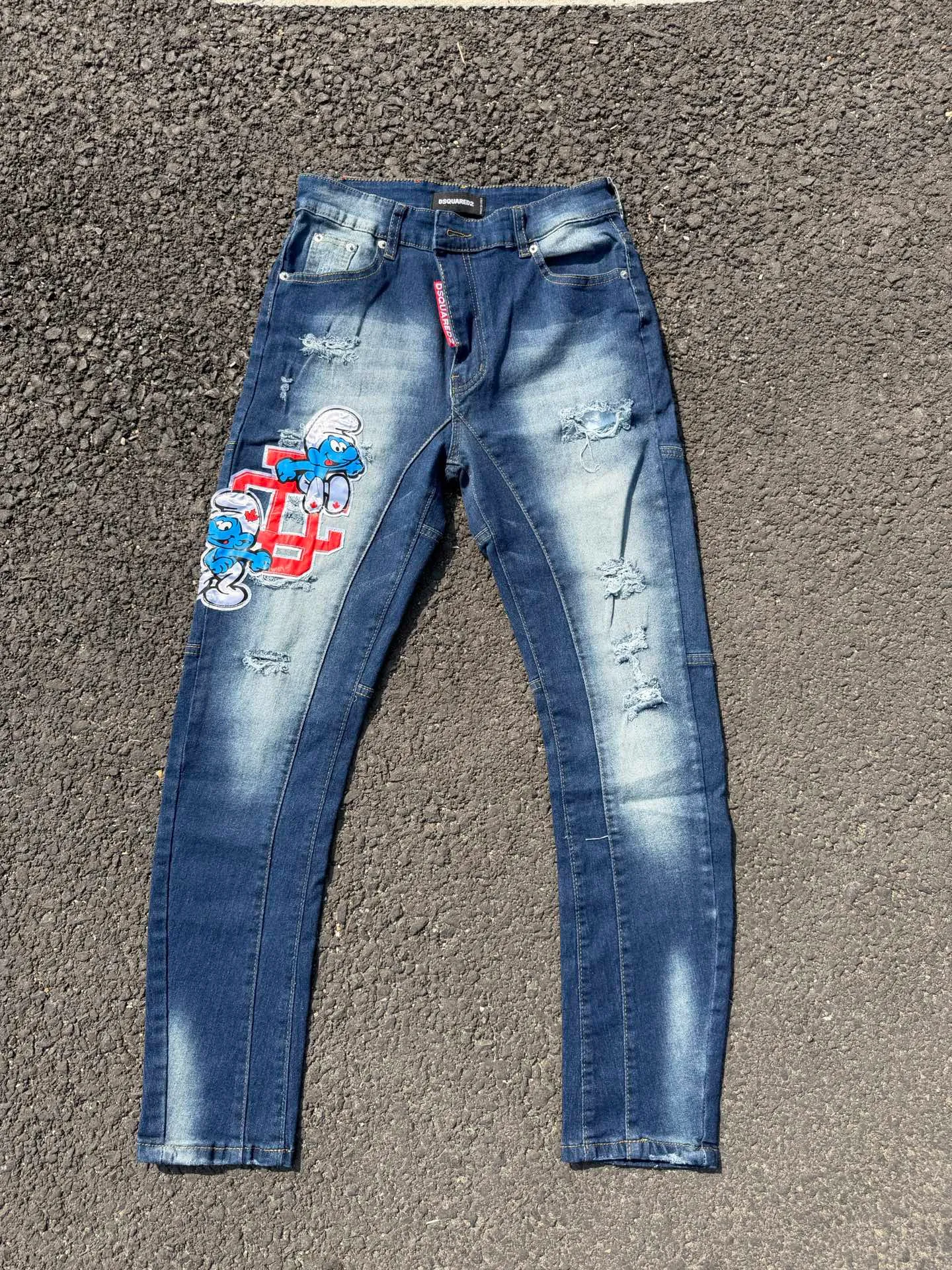 P186 💰 D2 new embroidered men's ripped trendy jeans, elastic personalized patches, slim fit, beggar's pants with small feet, top-quality materials, super soft high cotton washed denim fabric, each piece of washed denim fabric costs up to three times more than the conventional process. The touch is extremely delicate and the texture is very good. The whole body is simple and elegant. The back pocket of the trousers uses high-end direct injection technology. It is extremely exquisite. Full marks for details. Color: Picture color Size: 30-32-34-36 (corresponding to M-L-XL-XXL)