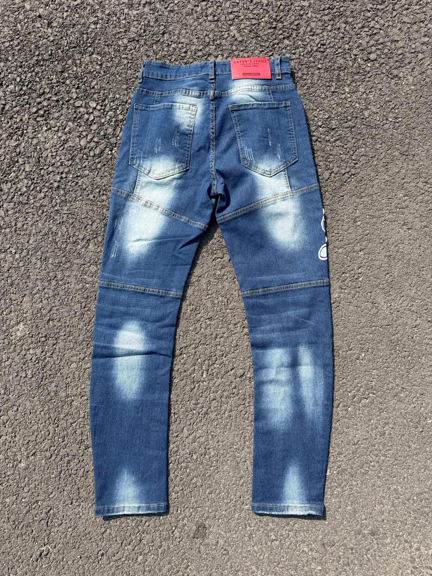 P186 💰 D2 new embroidered men's ripped trendy jeans, elastic personalized patches, slim fit, beggar's pants with small feet, top-quality materials, super soft high cotton washed denim fabric, each piece of washed denim fabric costs up to three times more than the conventional process. The touch is extremely delicate and the texture is very good. The whole body is simple and elegant. The back pocket of the trousers uses high-end direct injection technology. It is extremely exquisite. Full marks for details. Color: Picture color Size: 30-32-34-36 (corresponding to M-L-XL-XXL)
