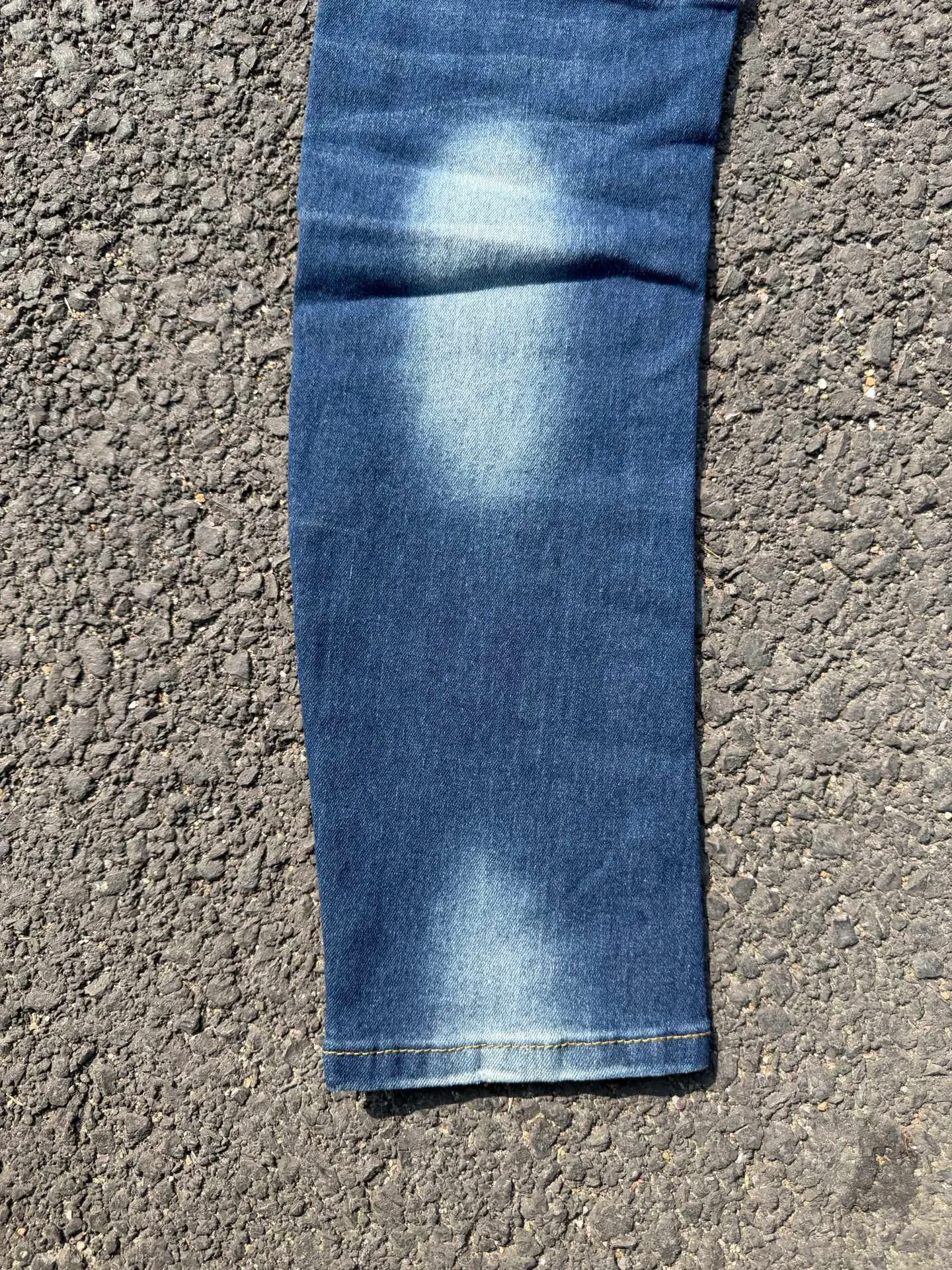 P186 💰 D2 new embroidered men's ripped trendy jeans, elastic personalized patches, slim fit, beggar's pants with small feet, top-quality materials, super soft high cotton washed denim fabric, each piece of washed denim fabric costs up to three times more than the conventional process. The touch is extremely delicate and the texture is very good. The whole body is simple and elegant. The back pocket of the trousers uses high-end direct injection technology. It is extremely exquisite. Full marks for details. Color: Picture color Size: 30-32-34-36 (corresponding to M-L-XL-XXL)