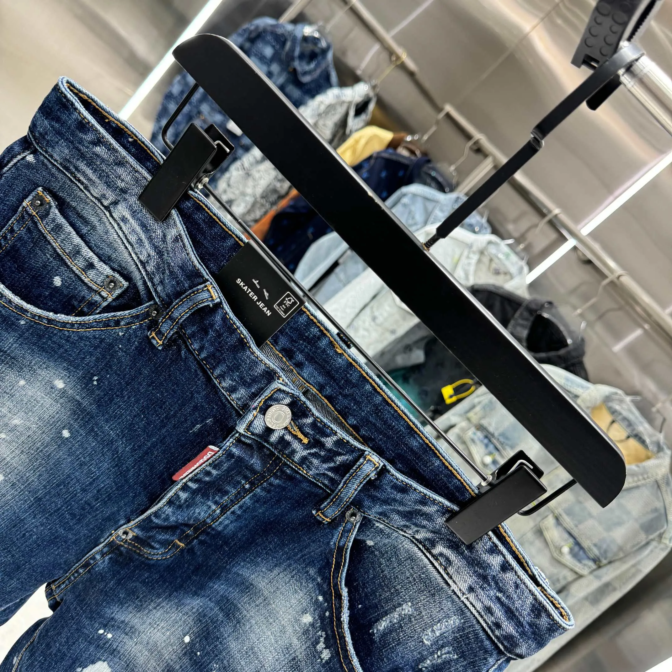 P300 DSQUARED2 graffiti hole washed craft street fashion slim fit stretch jeans color blue size 30 32 34 36 38 40