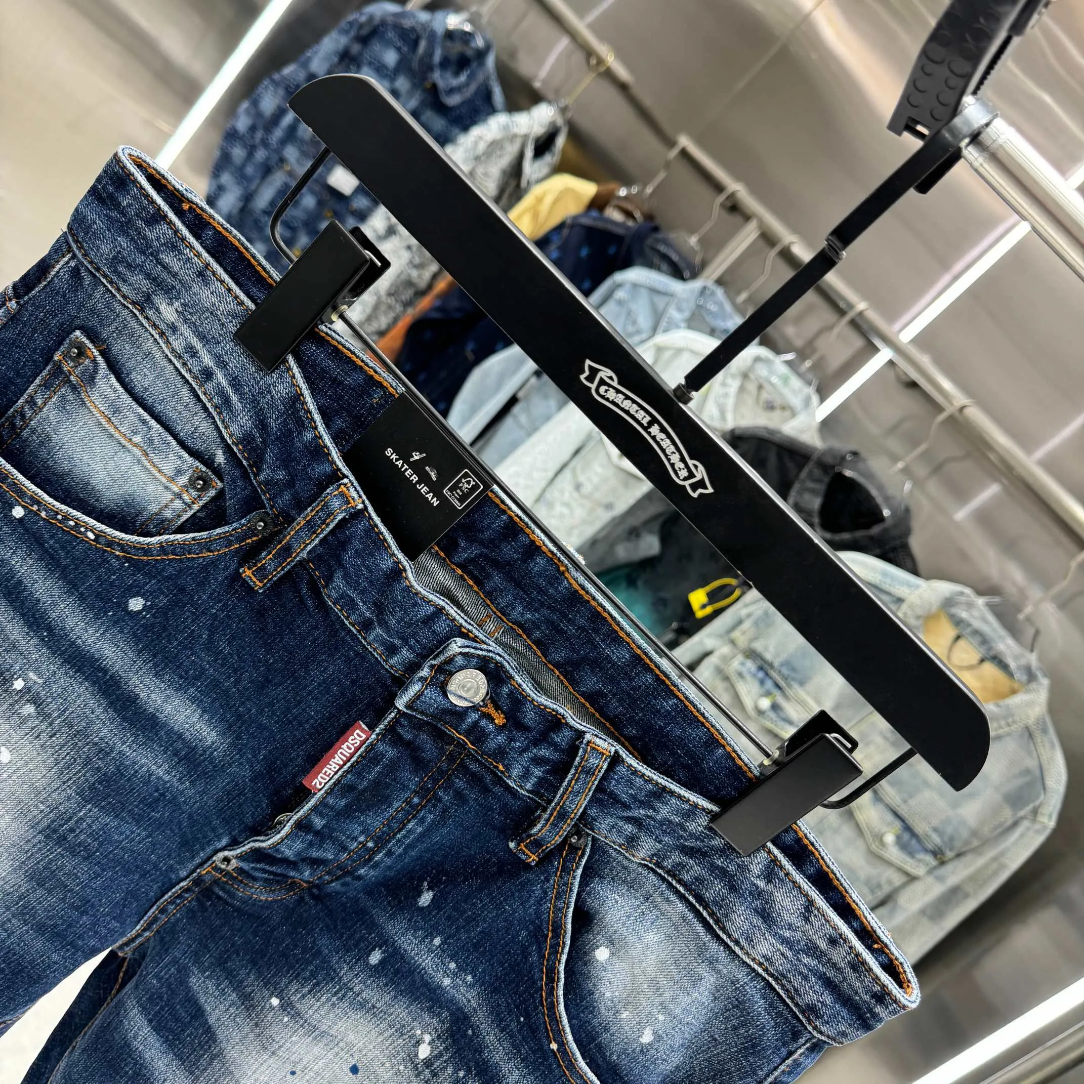 P300 DSQUARED2 graffiti hole washed craft street fashion slim fit stretch jeans color blue size 30 32 34 36 38 40