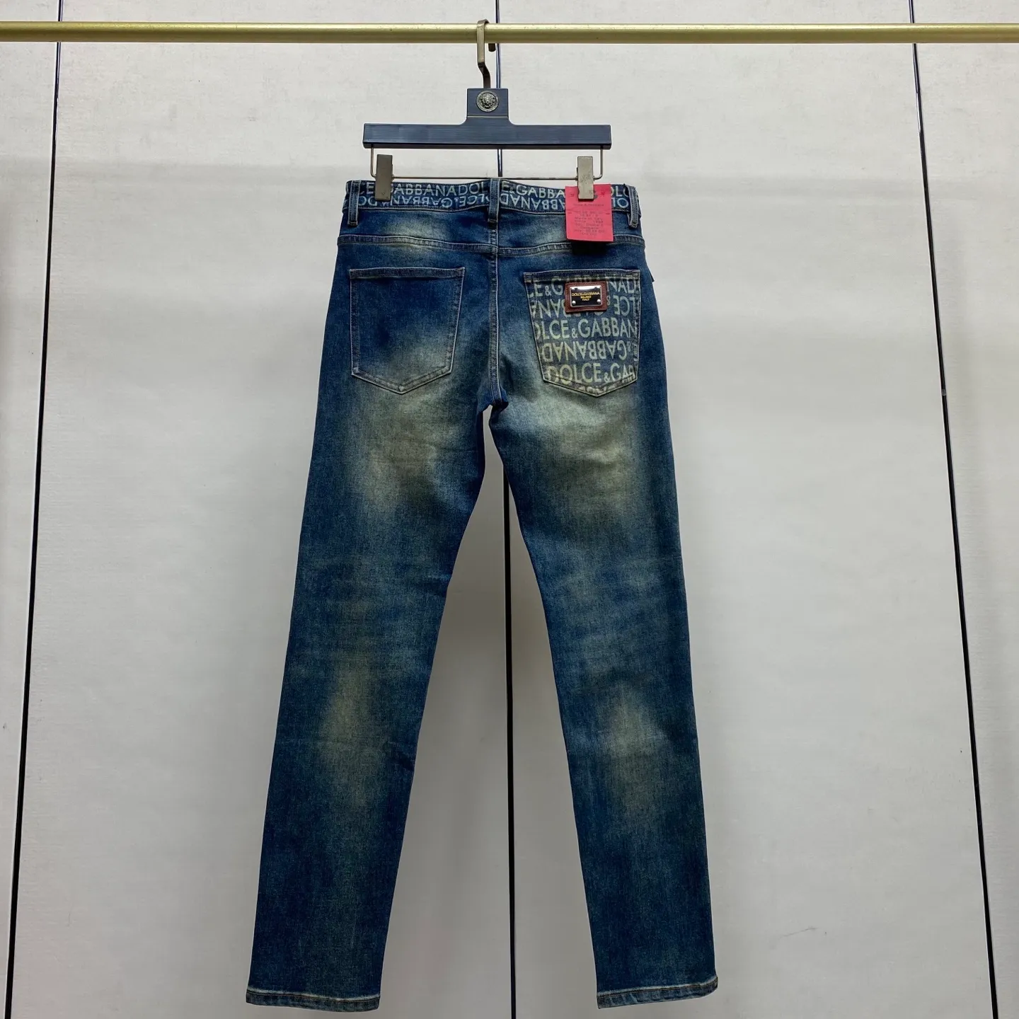 P230 2025 Autumn and Winter European Counter New Style, Super A Purchasing Level Overseas Trading Company Order Source, Top Original High-end Men's Customized Fashion Slim Small Straight Jeans 2801 Color: Heavy craftsmanship, fried sand and water, picture color Size: 29-40 Fabric: Denim washed jeans! Luxurious experience. Customer-supplied trade channel. The simple and charming classic trousers are made of customer-supplied denim. The texture is thick, comfortable and breathable. The cutting of high-quality craftsmanship is top-notch, and the overall design is very exquisite. The cuffing design on the inside and outside is perfect, and the use of poly-strand mechanical needle edge banding technology highlights the brand's luxurious inner charm. The brand logo is full and thick, and the chiseled buttons are thick and rigorous, bringing a new fashion taste to this ordinary trousers!  Excipients: Complete with three standards
