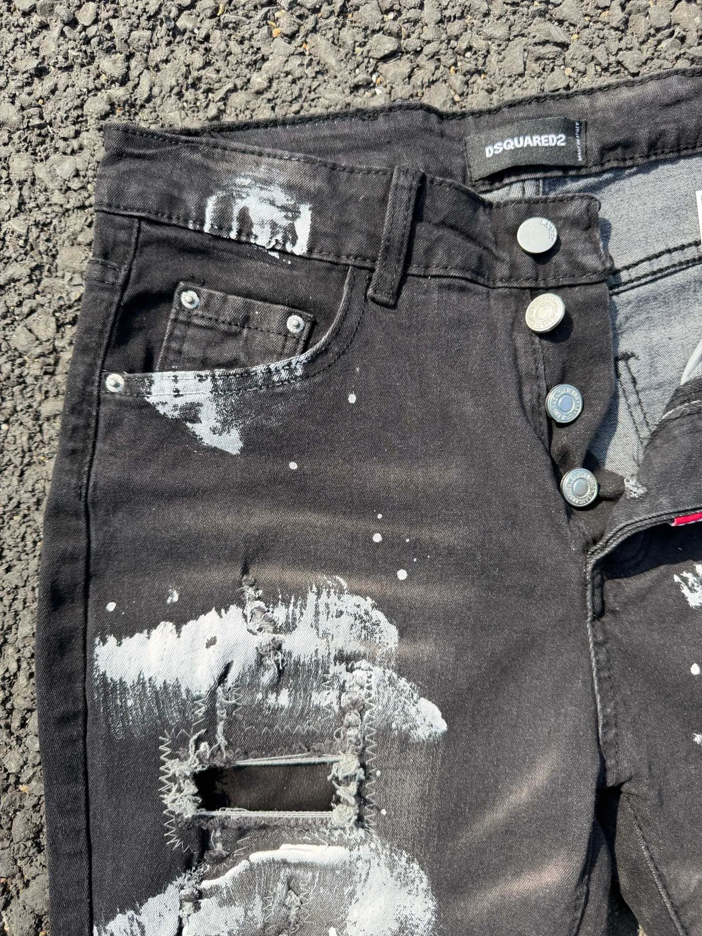 P186 💰 D2 new embroidered men's ripped trendy jeans, elastic personalized patches, slim fit, beggar's pants with small feet, top-quality materials, super soft high cotton washed denim fabric, each piece of washed denim fabric costs up to three times more than the conventional process. The touch is extremely delicate and the texture is very good. The whole body is simple and elegant. The back pocket of the trousers uses high-end direct injection technology. It is extremely exquisite. Full marks for details. Color: Picture color Size: 30-22-34-36 (corresponding to M-L-XL-XXL)