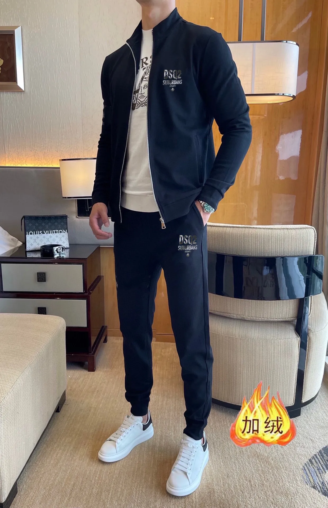 🅿️460 brand [DSQ2 Second Power] (velvet and thickened) 2025 autumn and winter new product, celebrities’ favorite fashionable casual suit, clean and neat tailoring, full of urban style. Made of high-quality customized fabrics, the inner warmth is excellent, the hand feels soft and dry, and the upper body effect is crisp and stylish. The three-dimensional cutting process and the pattern are all of high standards, and the silhouette version has the right benefits! It is not tight at all, and you feel good when you put it on. So many top-quality raw materials create high-end products with unparalleled value. It is the first choice for high-end fashion people. (Size: M-4XL can wear up to 200 pounds)