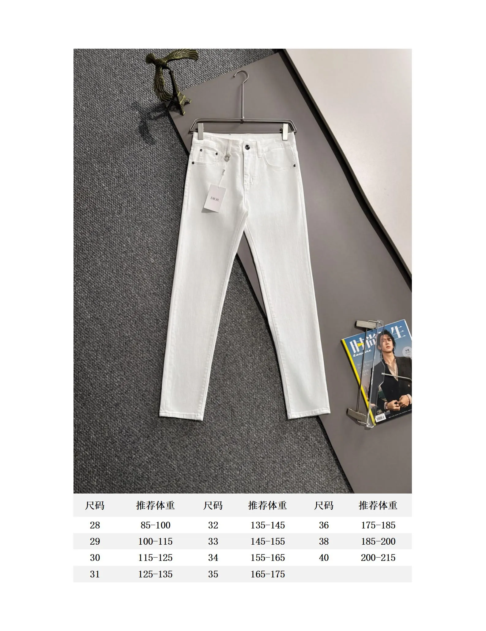 🅿️380 Dior's new 2025 four-season hot brick pocket slim-fit jeans trousers are woven from imported Japanese Denim plain cotton denim fabrics. They are complete with three labels, simple yet elegant, soft, delicate and comfortable, and the upper body is versatile and fashionable! Light luxury, a must-have item for daily commuting! Code number: 28-40 (please state your height and weight when placing an order)