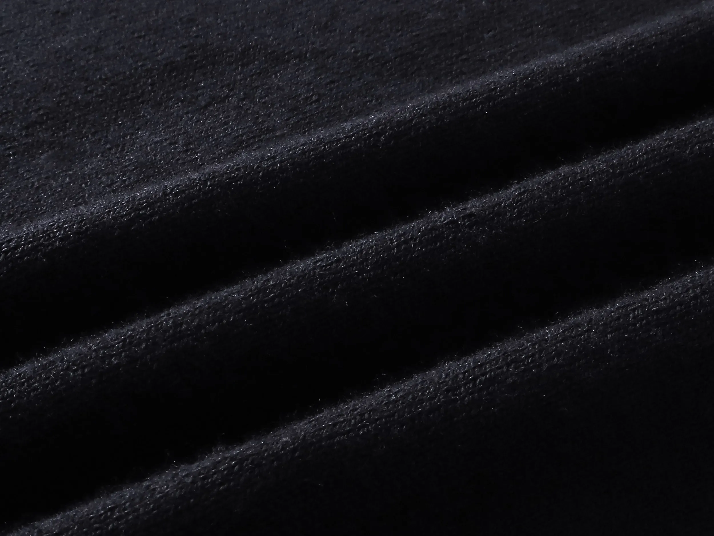 🅿️210 Correct version of high-quality DR/2025 new embroidered knitted Polo shirt. This style is customized with 60-count ultra-fine cashmere cotton, decorated with Christian Dior Couture embroidery of the same tone. The clever encounter between sweater and Polo shirt demonstrates the perfect symphony of simplicity and classics. Taniwa process, a process that creates a convex effect on the surface of knitted fabrics, forming obvious raised stripes on the surface of the fabric through special weaving technology. Jacquard process, a process that creates uneven patterns through clever interweaving of warp and weft threads, forming a pattern with a strong three-dimensional effect. Seam three-dimensional stitching is used, which uses specific sewing methods at the seams to make the clothes more three-dimensional and fit the body. The workmanship is cumbersome and complicated.   SIZE: XS S M L