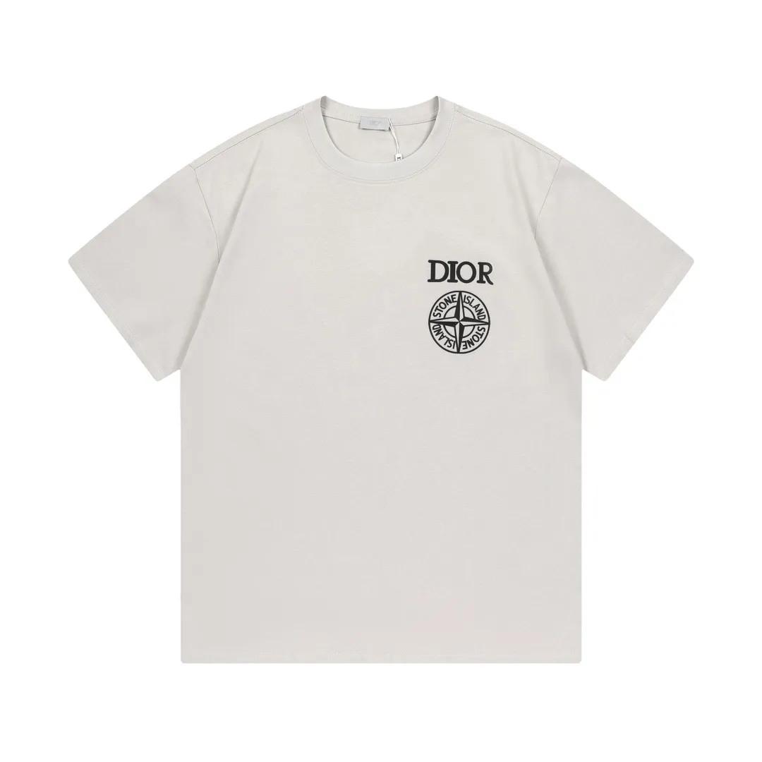 🅿️170 Dior Dior joint stone island series 2025 new three-dimensional silicone letter logo Uniform short-sleeved T-shirt for men and women ·Customized 280 grams of 100% double yarn pure cotton fabric ·Defined dyeing of 32 double-strand threads ·Laser three-dimensional convex glue technology ·Collar label, hangtag, main mark and three labels complete Color: Gray Size: XS S M L