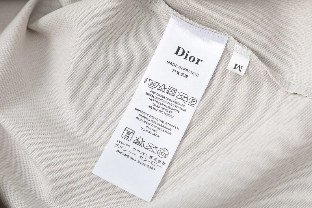 🅿️170 Dior Dior joint stone island series 2025 new three-dimensional silicone letter logo Uniform short-sleeved T-shirt for men and women ·Customized 280 grams of 100% double yarn pure cotton fabric ·Defined dyeing of 32 double-strand threads ·Laser three-dimensional convex glue technology ·Collar label, hangtag, main mark and three labels complete Color: Gray Size: XS S M L