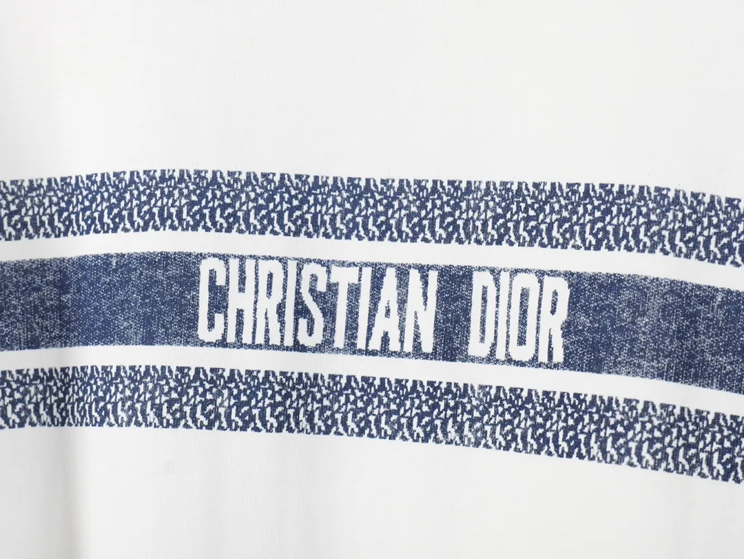 🅿️190 hot item "D04" DIOR/Dior classic Dior logo strip jacquard short sleeves. Lightweight, breathable and soft. Contrasting "CHRISTIAN DIOR" logo strip pattern. Simple and classic. Non-wool imitations. Comparable to non-ordinary printed imitations. No fear in and out of counters!  -100% cotton -Same size for men and women -Size:XS S M L