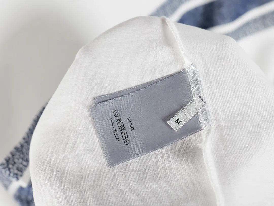 🅿️190 hot item "D04" DIOR/Dior classic Dior logo strip jacquard short sleeves. Lightweight, breathable and soft. Contrasting "CHRISTIAN DIOR" logo strip pattern. Simple and classic. Non-wool imitations. Comparable to non-ordinary printed imitations. No fear in and out of counters!  -100% cotton -Same size for men and women -Size:XS S M L
