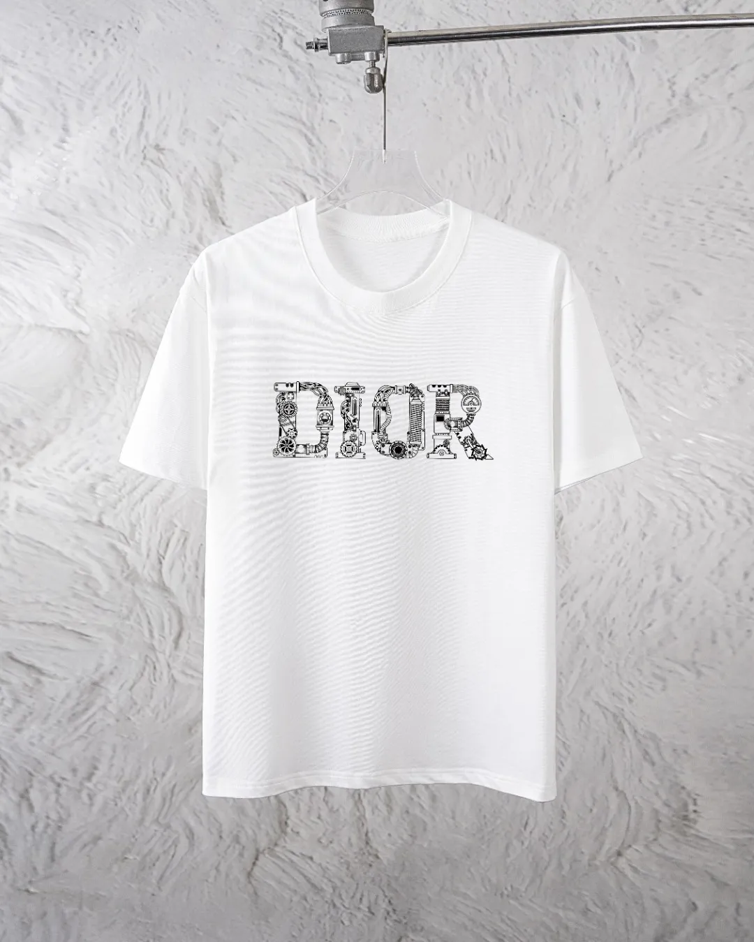 🅿️300 Dior Exclusively provides new trendy men’s fashionable round neck short-sleeved shorts suits, trendy and fashionable casual short-sleeved suits! It has high breathability and comfort, impeccable details, and brand element design concept, reflecting high quality. It presents a casual cut and the upper body shape is great! Material: 260g double yarn pure cotton short sleeves + 360g pure cotton terry shorts Size: S-XXL 🔥 (please state your height and weight when placing an order)