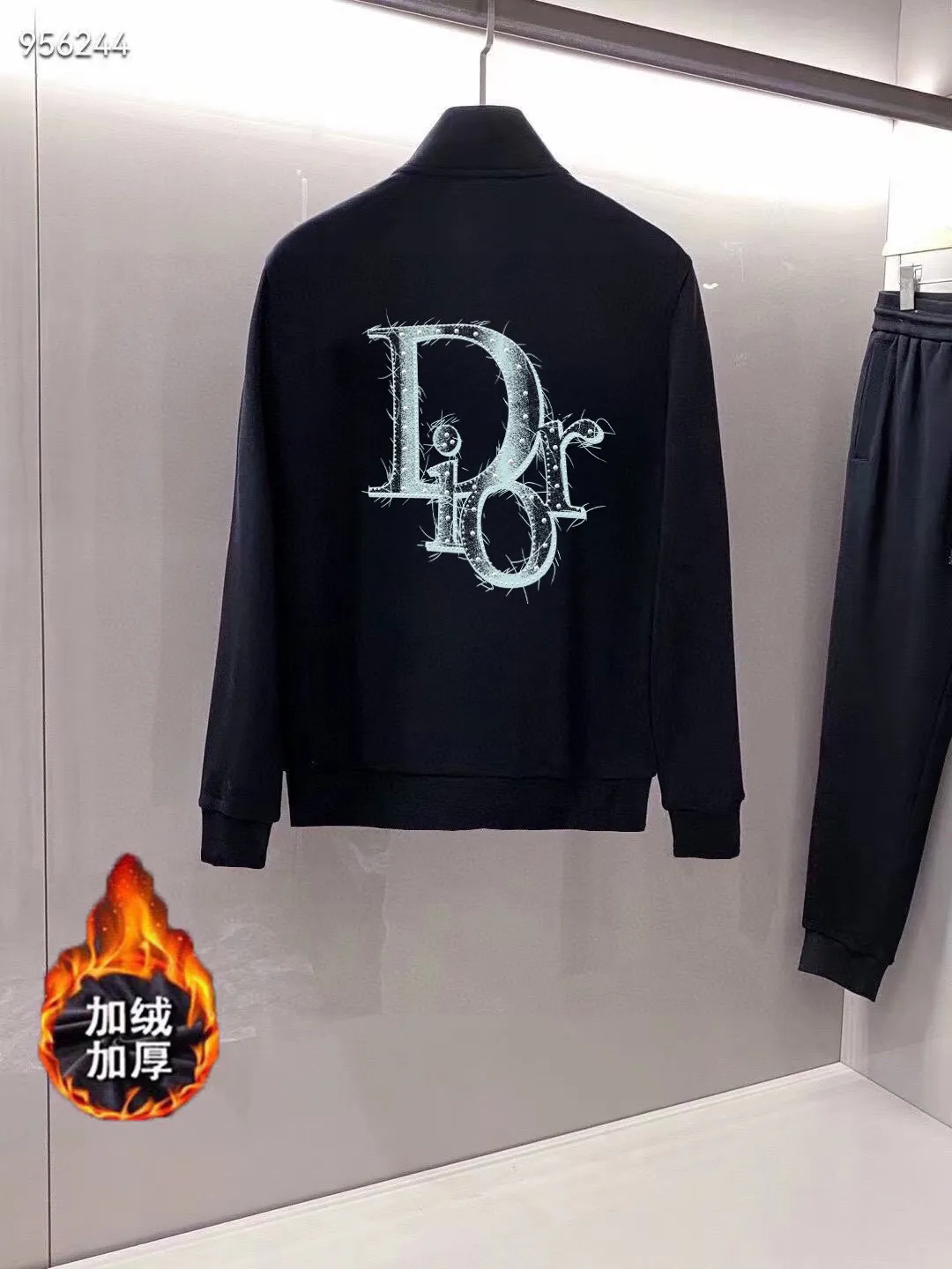 🅿️460 brand [DIOR Dior] (velvet and thickened) 2025 autumn and winter new product, celebrities' favorite fashion-flavored casual suit, clean and neat tailoring, full of urban style. Made of high-quality customized fabrics, the inner warmth is excellent, the hand feels soft and dry, and the upper body effect is crisp and stylish. The three-dimensional cutting process and the pattern are all of high standards, and the silhouette version has the right benefits! It is not tight at all, and you feel good when you put it on. So many top-quality raw materials create high-end products with unparalleled value. It is the first choice for high-end fashion people. (Size: M-4XL can wear up to 200 pounds)