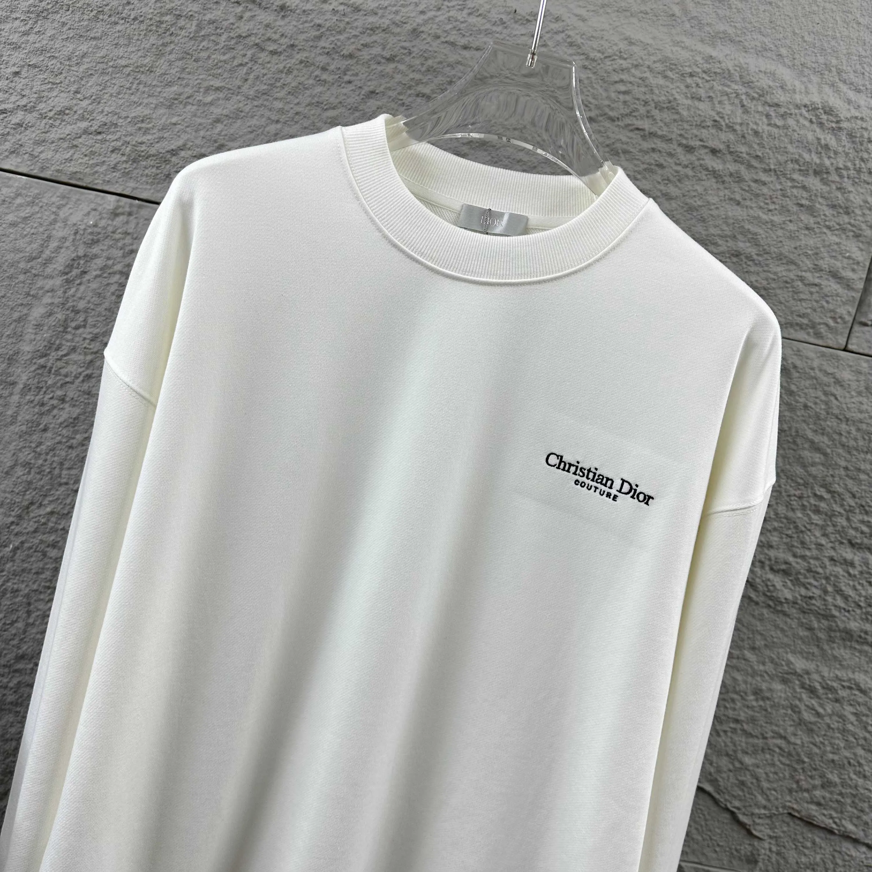 🅿️260 Dio* Christian Dior 2025 early autumn and winter new style, simple embroidery of classic letters, lily of the valley print on the back, simple and elegant, custom terry fabric, long-sleeved round neck sweatshirt, same style for men and women, color: black, white, size: S (90-130 pounds) M (120-150 pounds) L (140-165 pounds) XL (160-180 pounds) XXL (180-210 pounds)