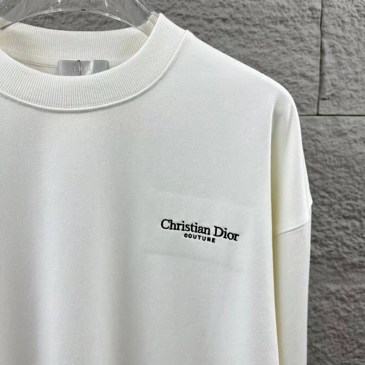 🅿️260 Dio* Christian Dior 2025 early autumn and winter new style, simple embroidery of classic letters, lily of the valley print on the back, simple and elegant, custom terry fabric, long-sleeved round neck sweatshirt, same style for men and women, color: black, white, size: S (90-130 pounds) M (120-150 pounds) L (140-165 pounds) XL (160-180 pounds) XXL (180-210 pounds)